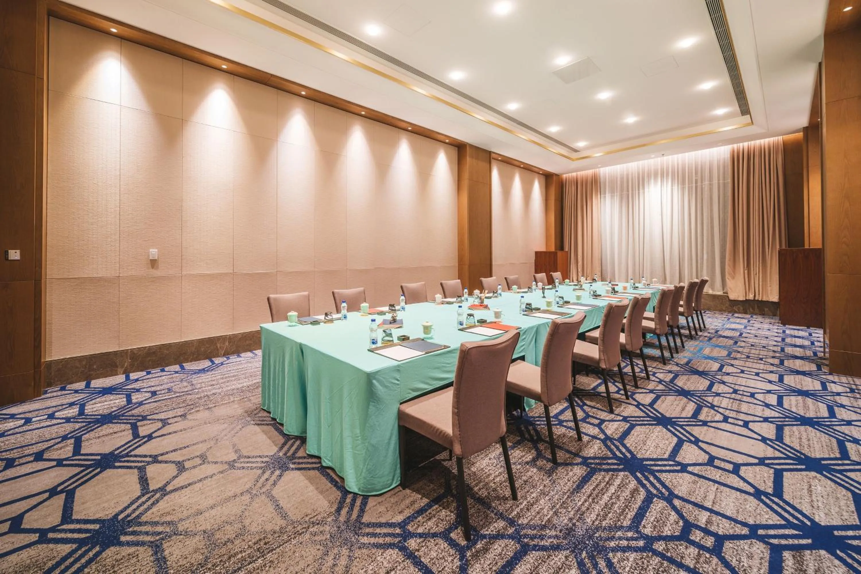Meeting/conference room in Le Meridien Emei Mountain Resort