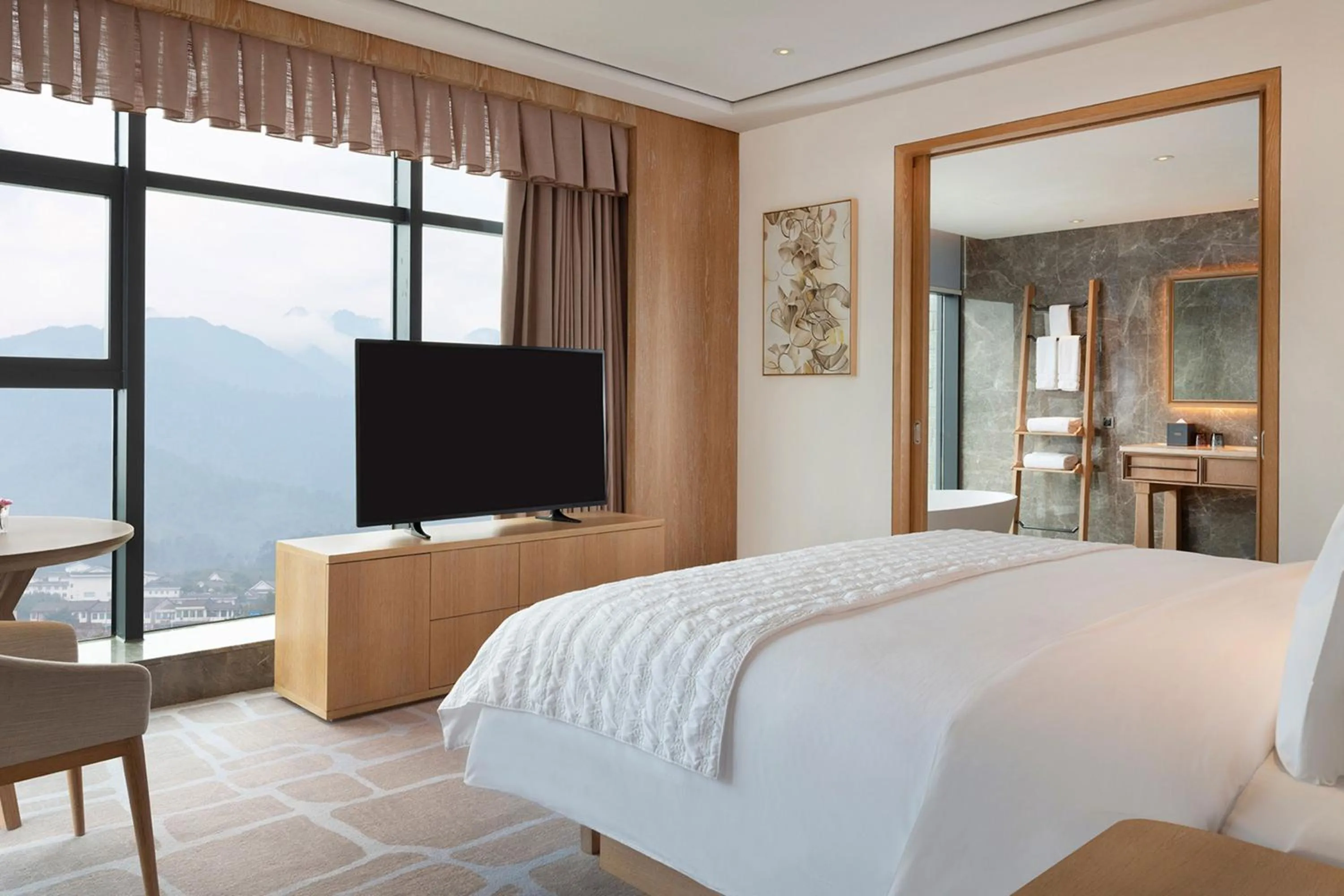 Photo of the whole room, Bed in Le Meridien Emei Mountain Resort