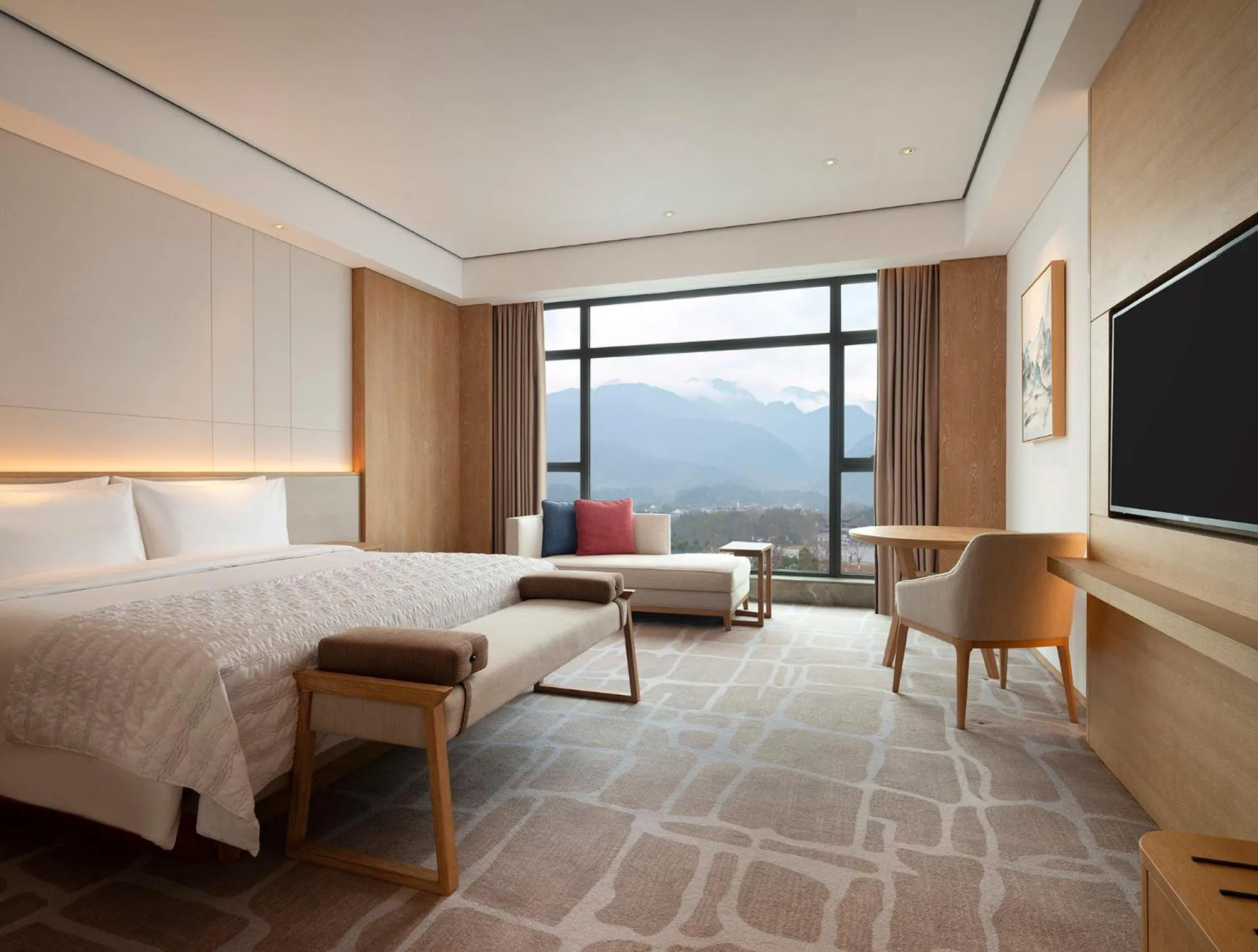 Photo of the whole room, Bed in Le Meridien Emei Mountain Resort