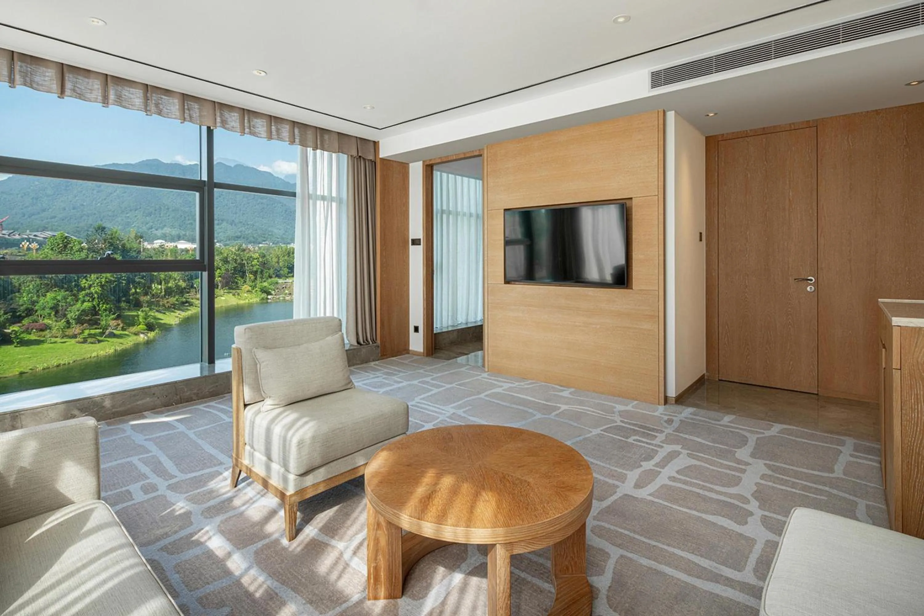 Photo of the whole room in Le Meridien Emei Mountain Resort