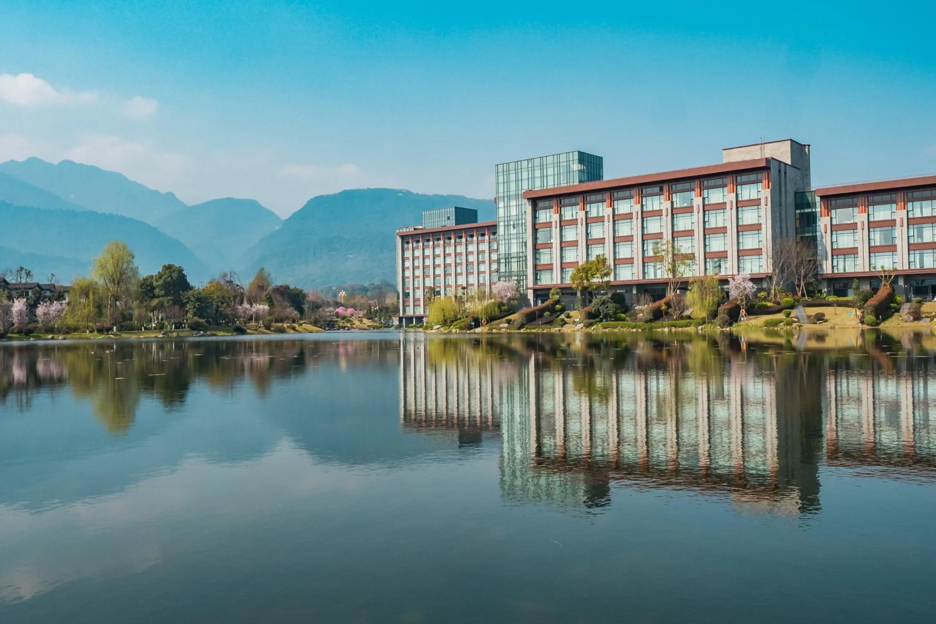 Property building in Le Meridien Emei Mountain Resort