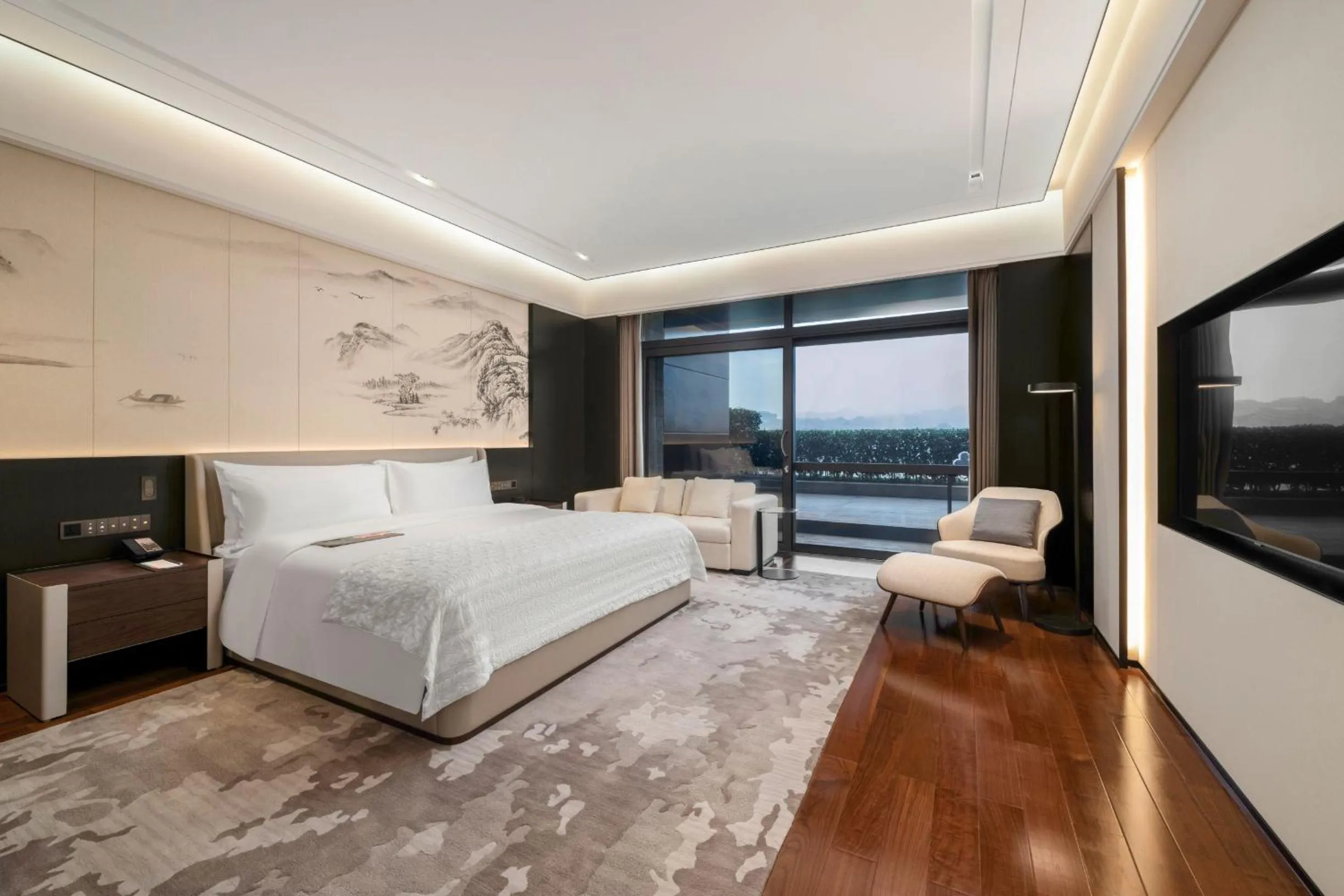 Bedroom, Bed in Le Meridien Emei Mountain Resort