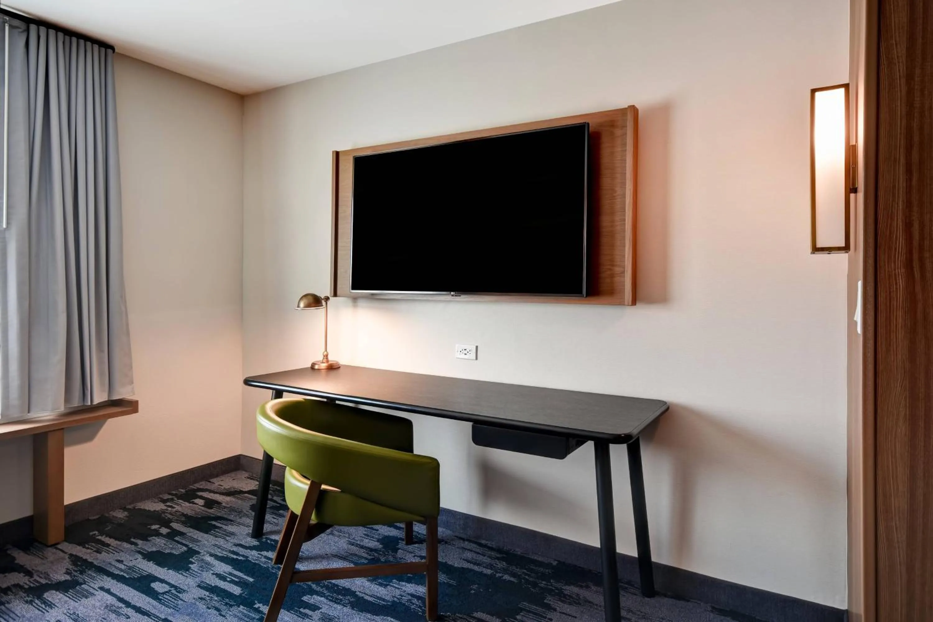 Photo of the whole room in Fairfield Inn & Suites by Marriott Plymouth