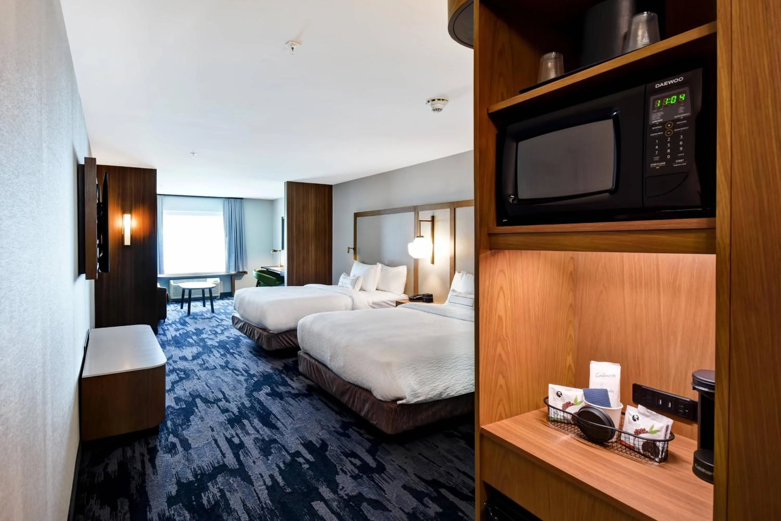 Photo of the whole room, Bed in Fairfield Inn & Suites by Marriott Plymouth