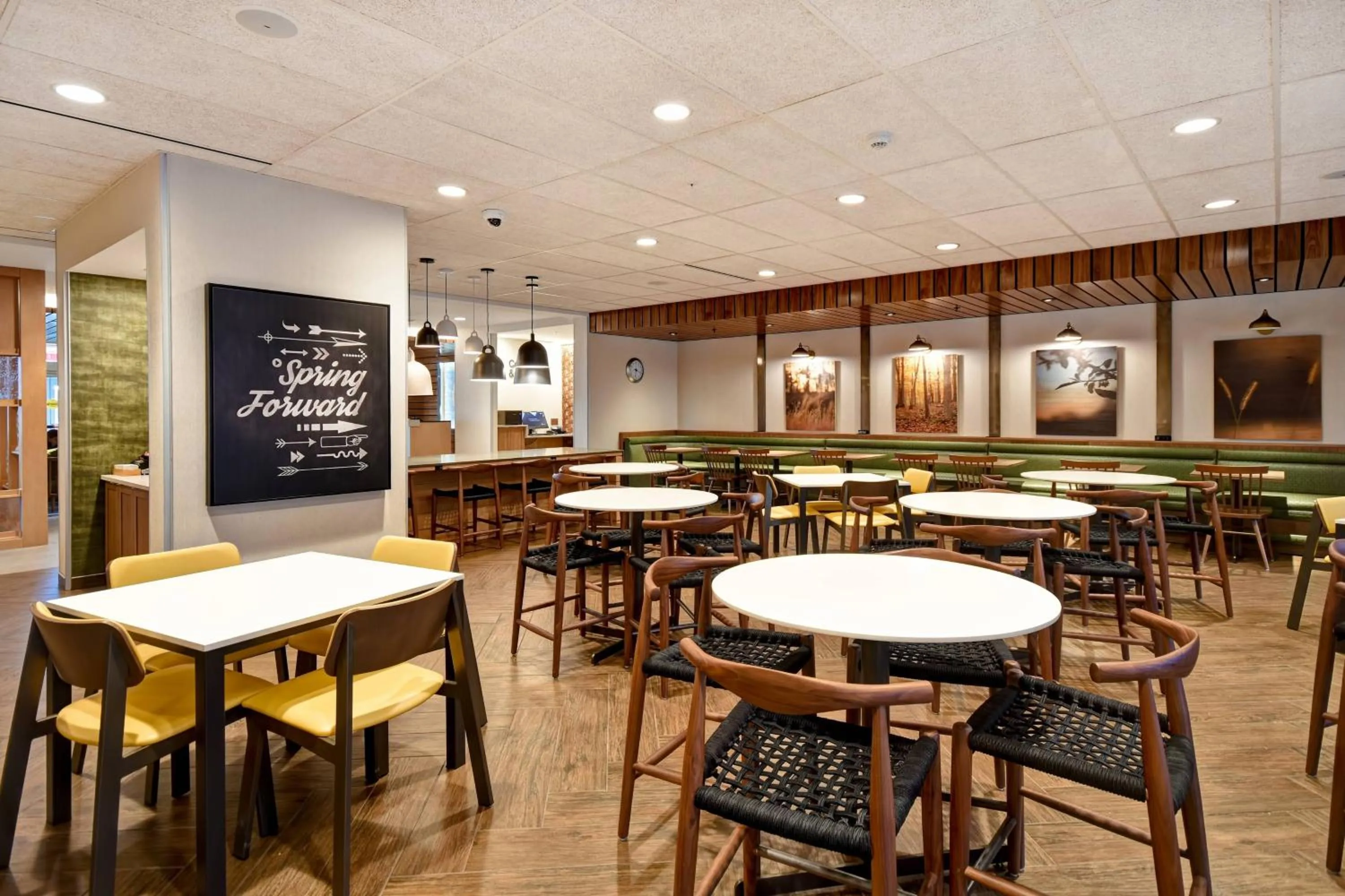 Breakfast in Fairfield Inn & Suites by Marriott Plymouth