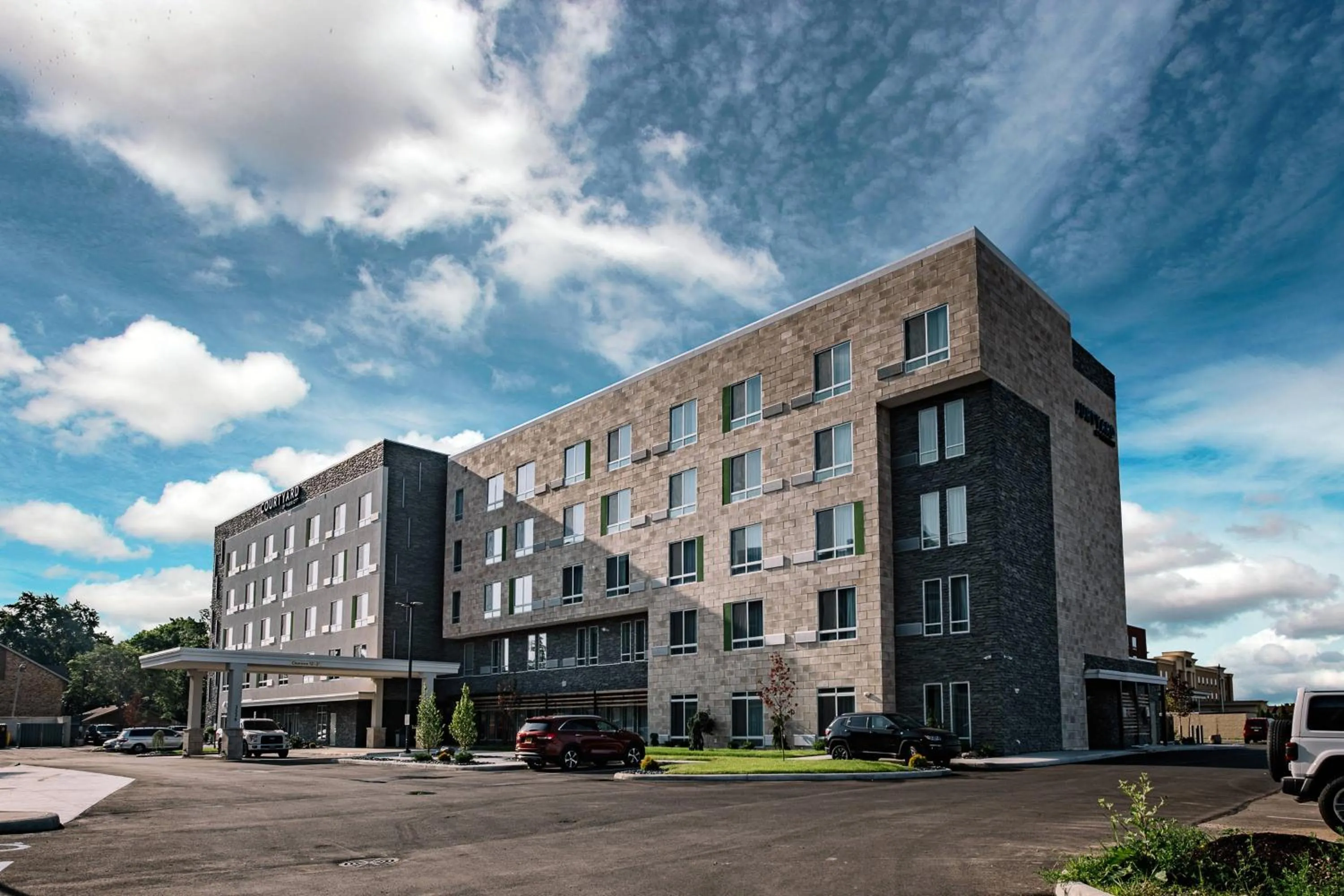 Property building in Courtyard by Marriott Toledo West