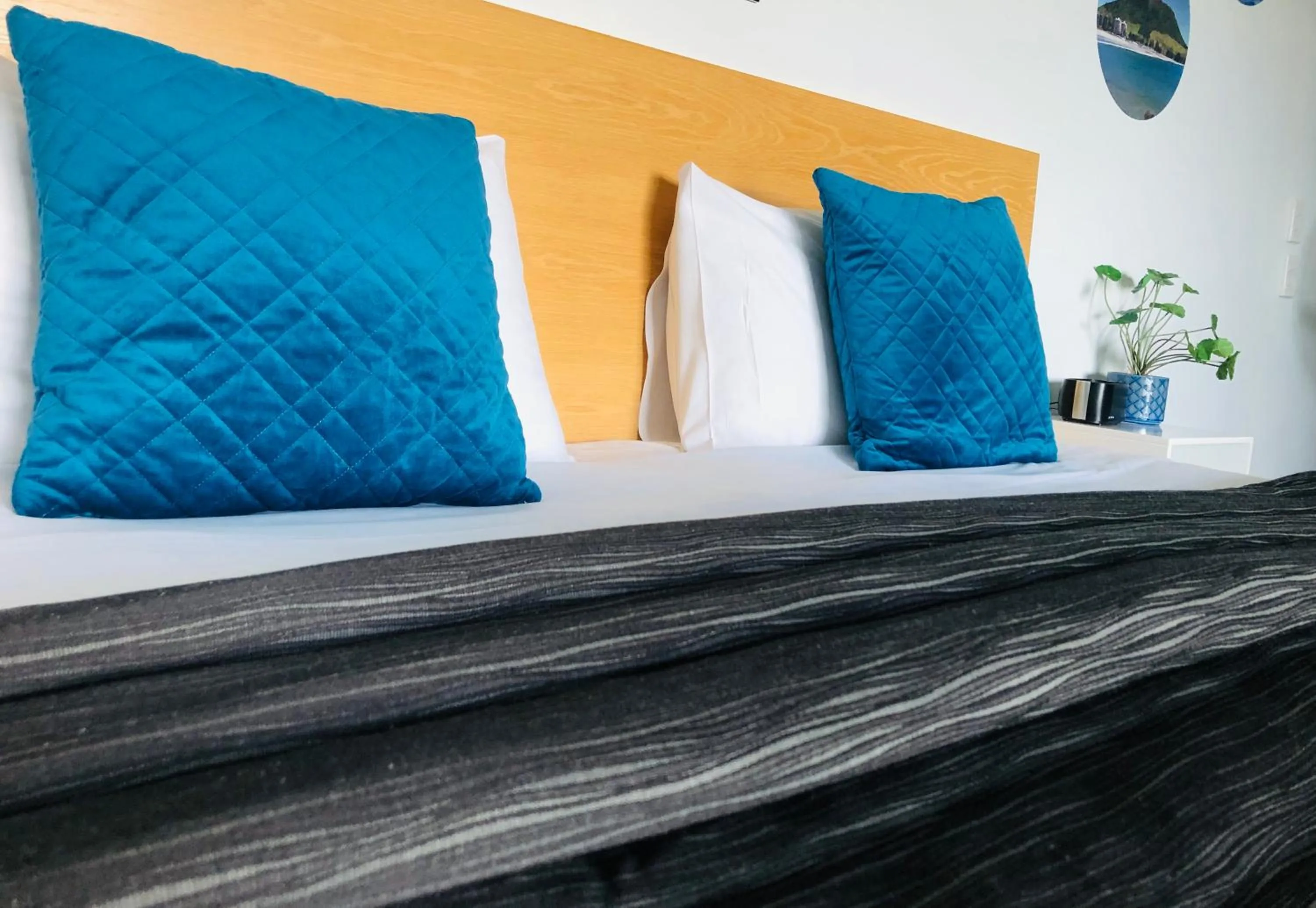 Bedroom, Bed in Blue Haven Motel