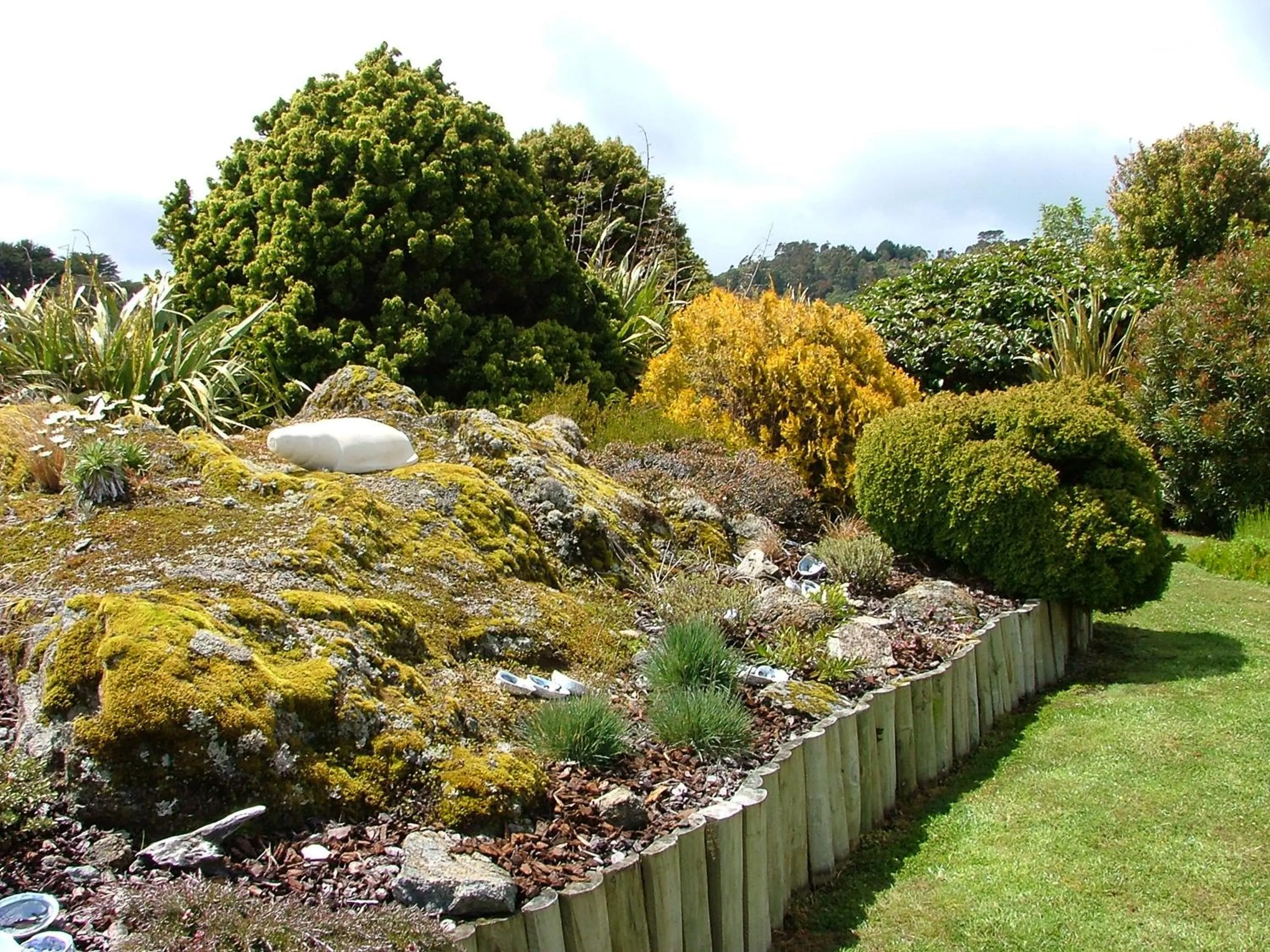 Garden in Kowhai Lane Lodge