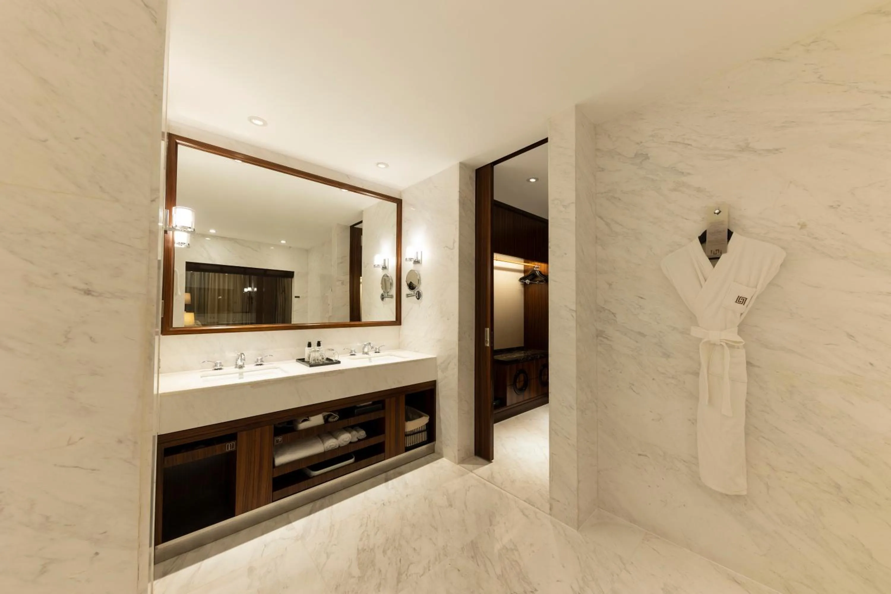 Bathroom in Shenzhen Nanshan L'Hermitage