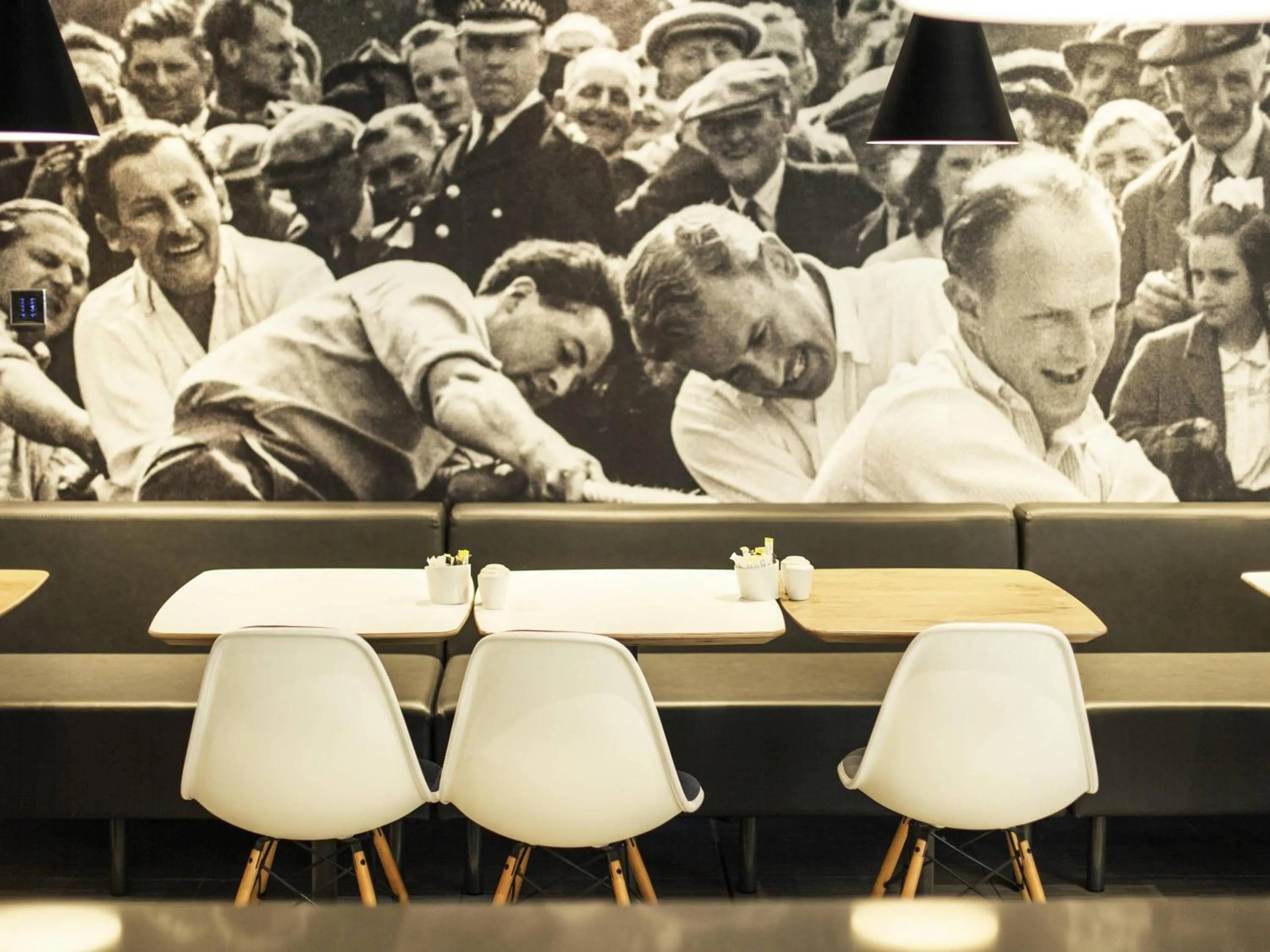 Restaurant/places to eat in ibis Edinburgh Centre Royal Mile – Hunter Square