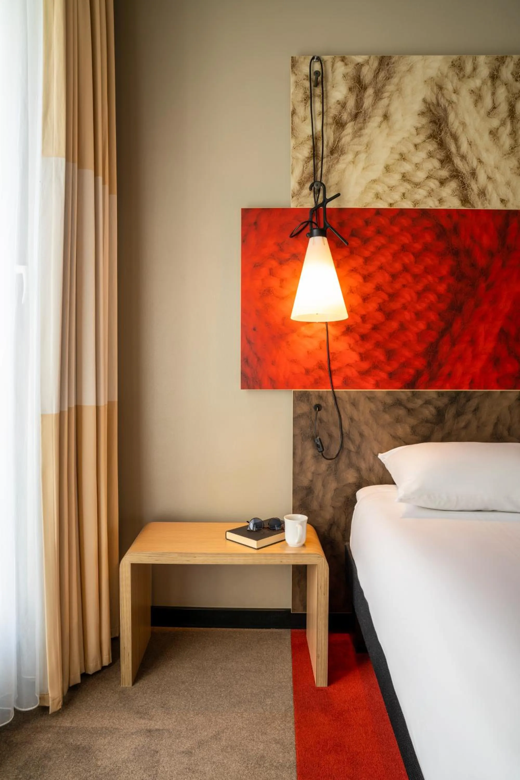 Bedroom, Bed in ibis Edinburgh Centre Royal Mile – Hunter Square