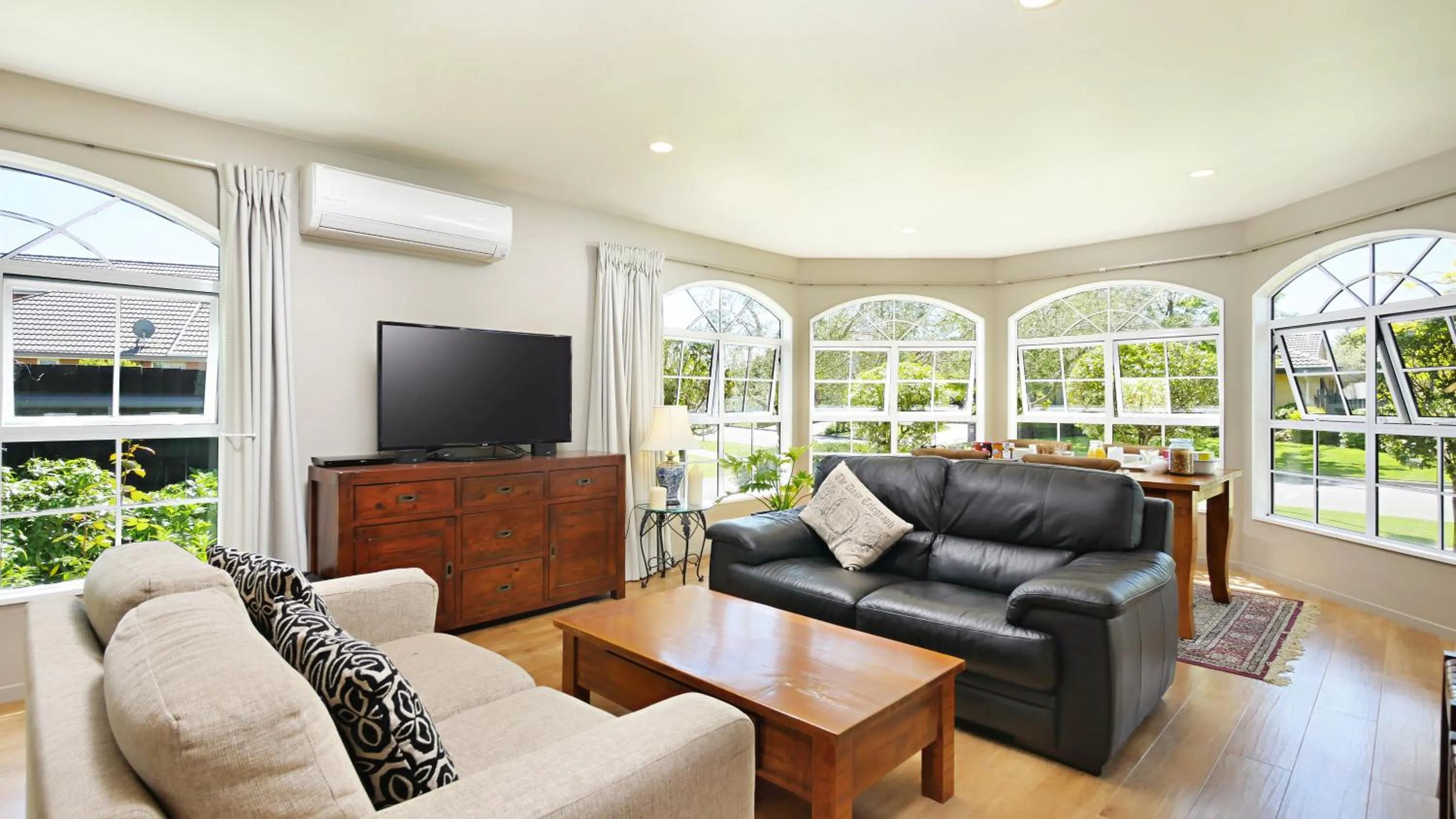 Dining area in Olive House Bed and Breakfast