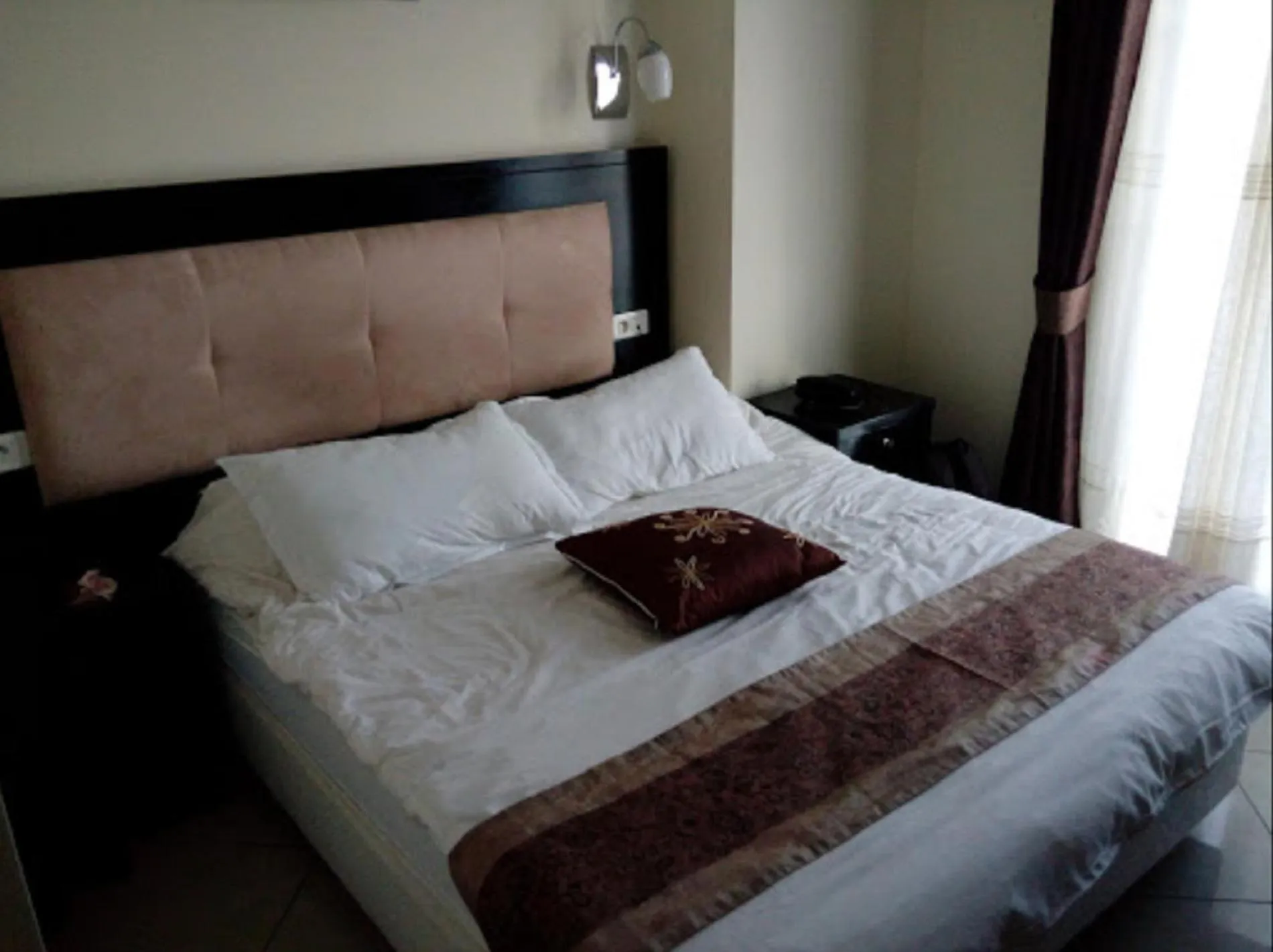 Bed in LES 2 HORLOGES