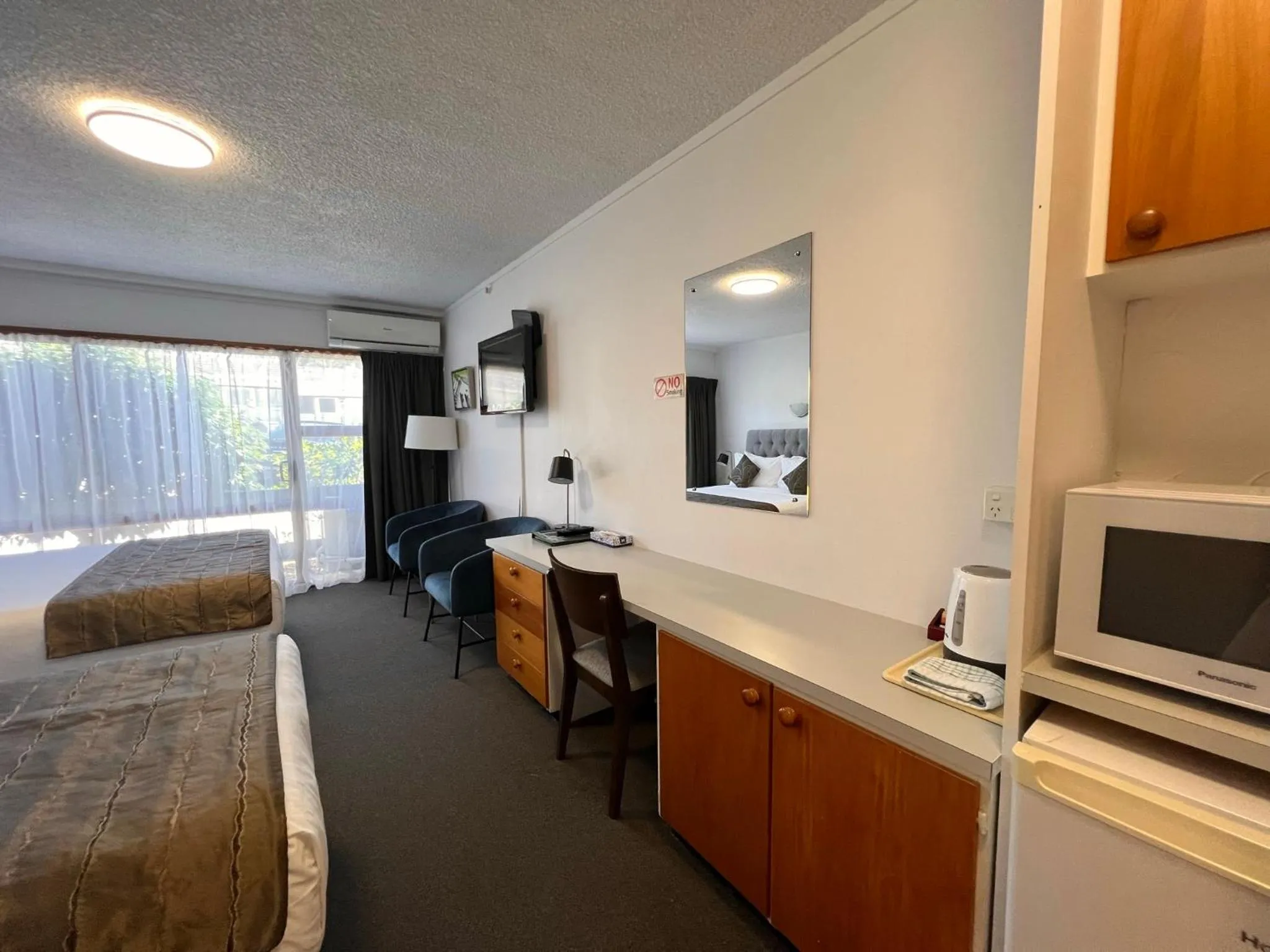 Bed in Alpers Lodge & Conference Centre