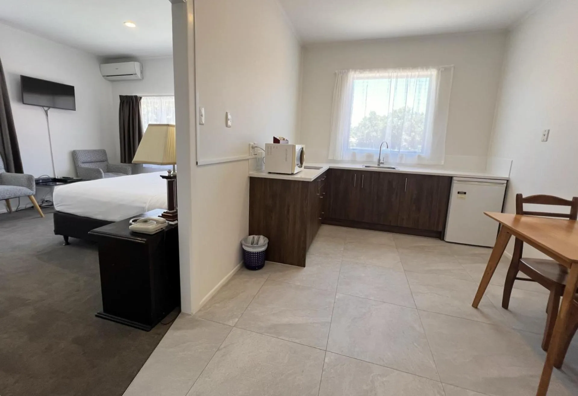 Bed in Alpers Lodge & Conference Centre