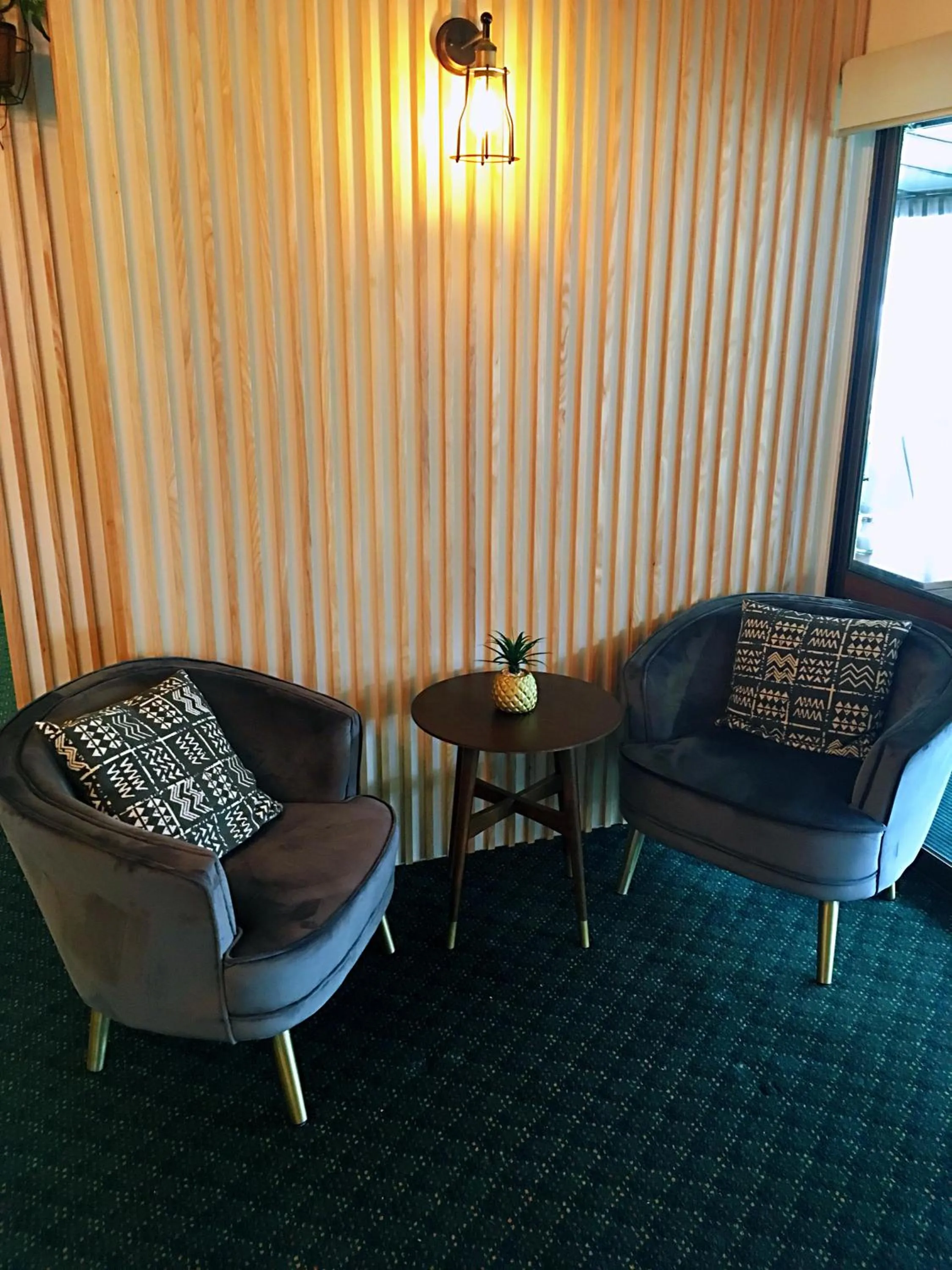 Breakfast in Alpers Lodge & Conference Centre