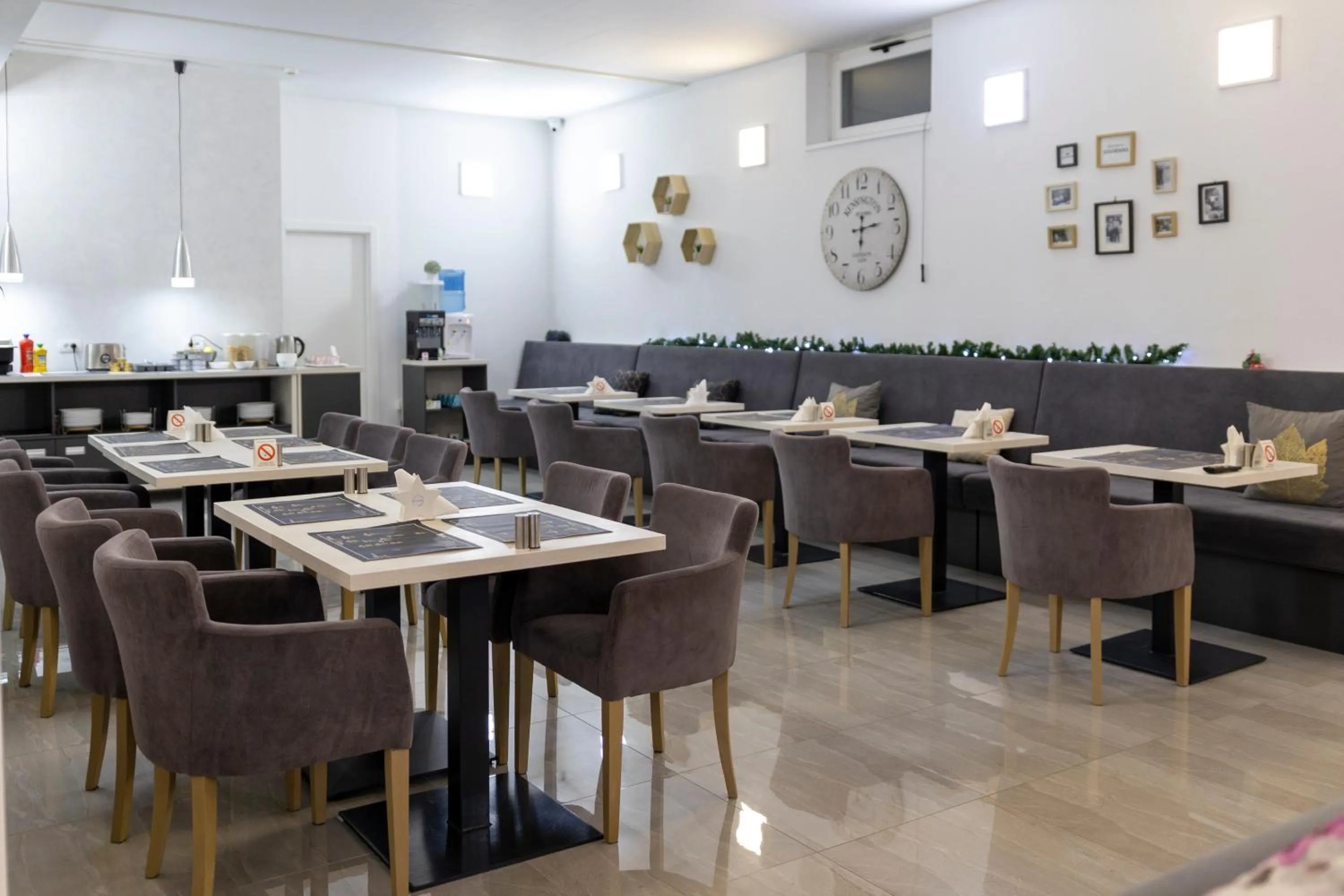 Restaurant/places to eat in Garni Hotel 11tica DM