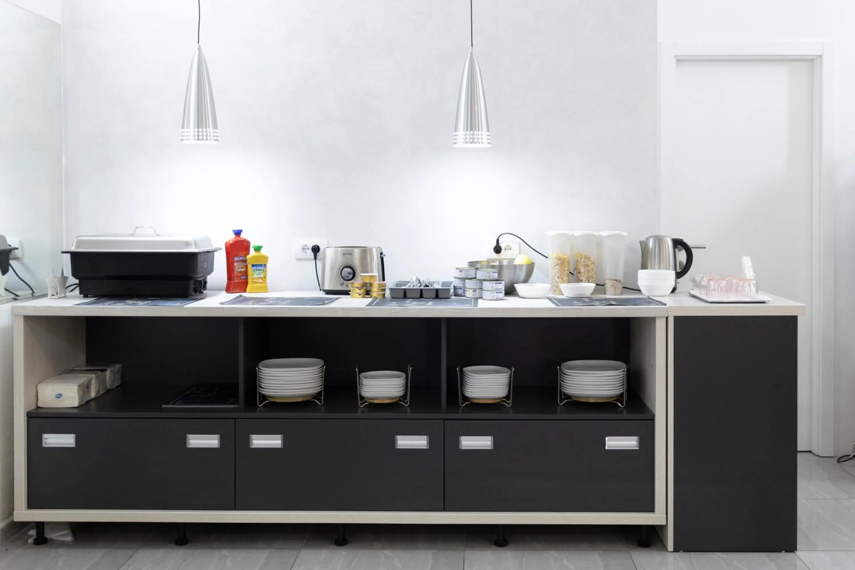 Food and drinks in Garni Hotel 11tica DM