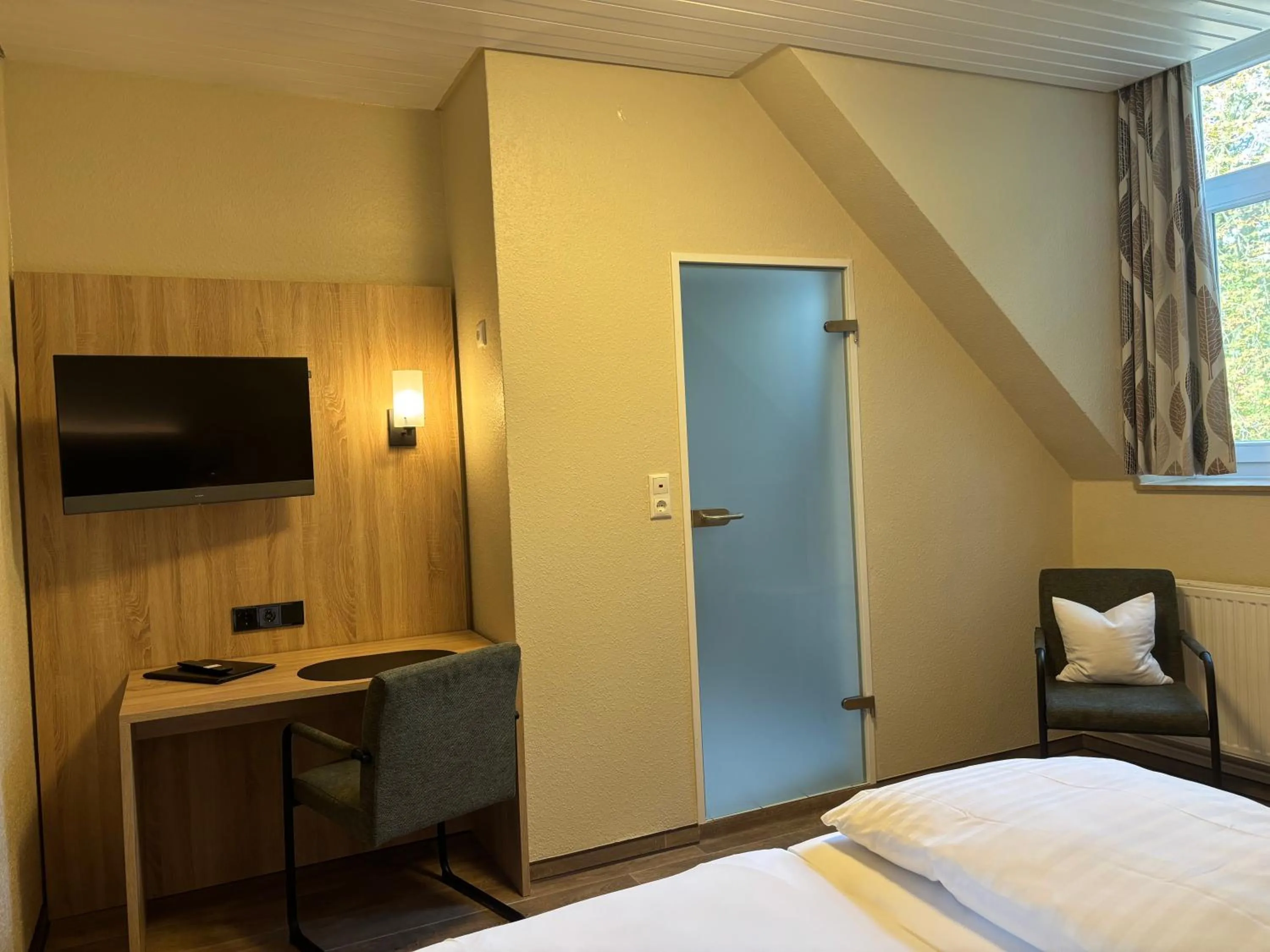 Photo of the whole room, Bed in Heitmann`s Gasthof