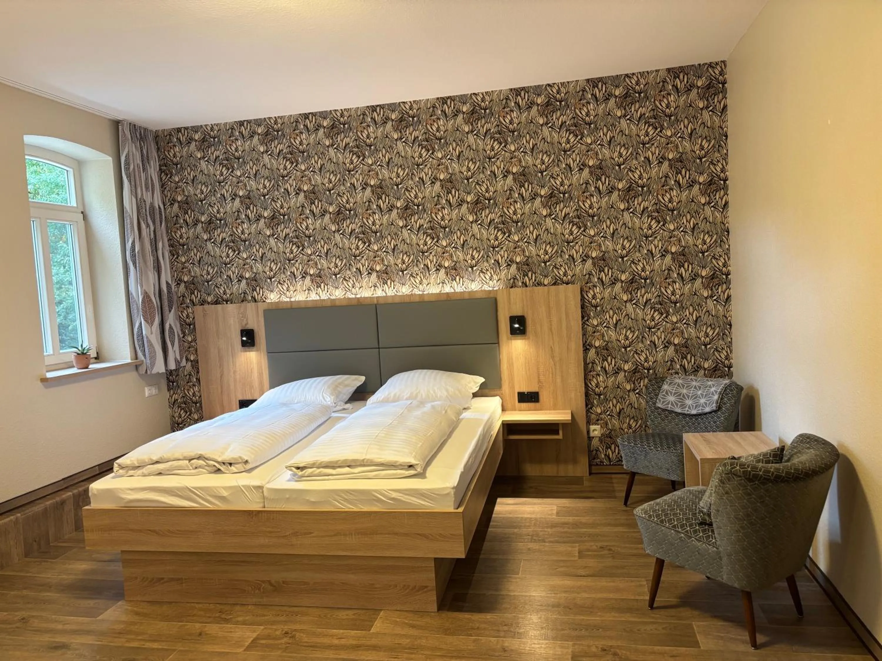 Photo of the whole room, Bed in Heitmann`s Gasthof