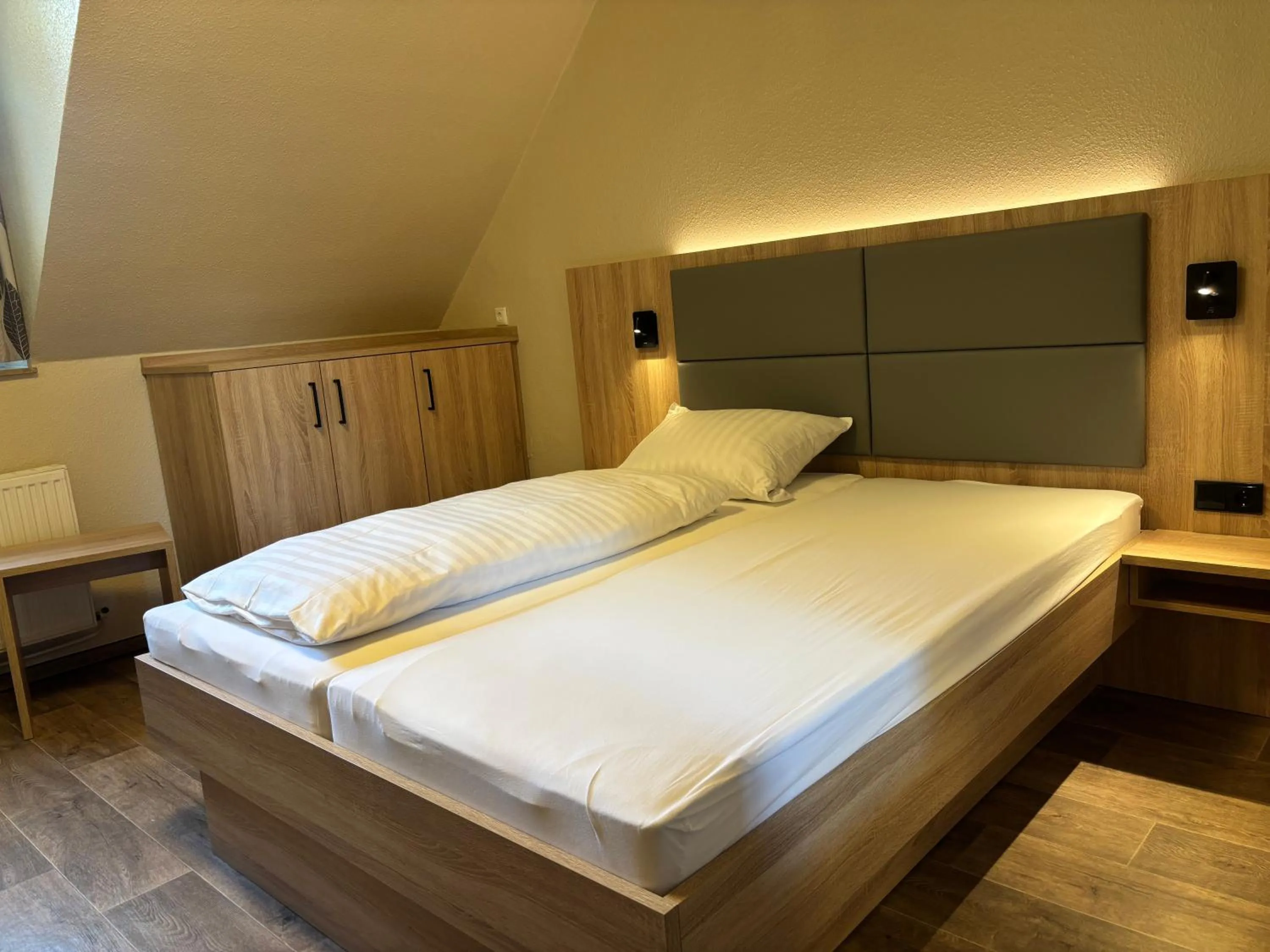 Photo of the whole room, Bed in Heitmann`s Gasthof