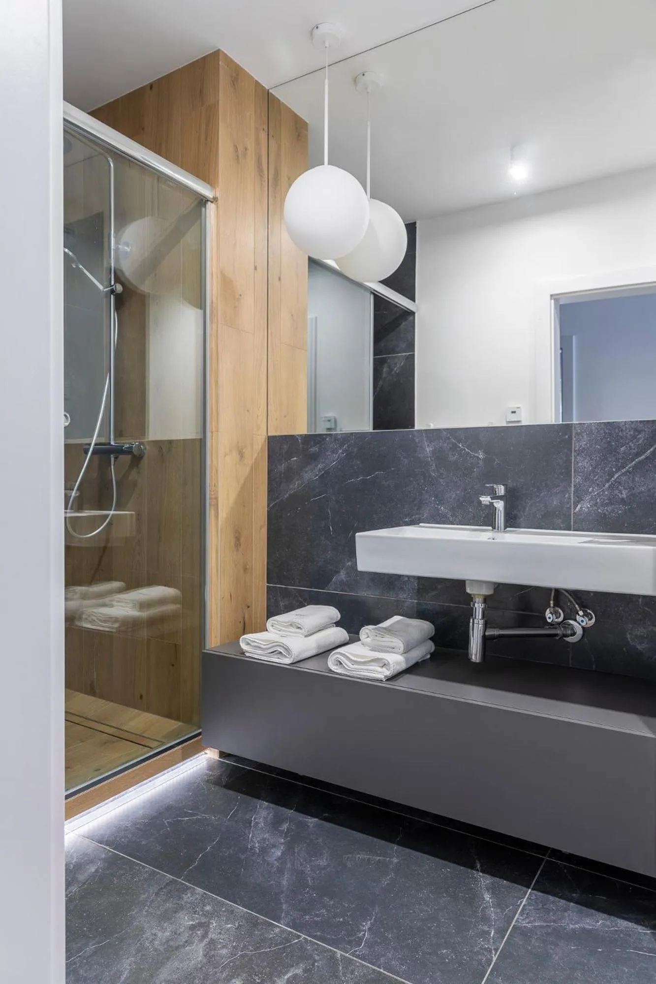 Shower in Kamienica Parkowa