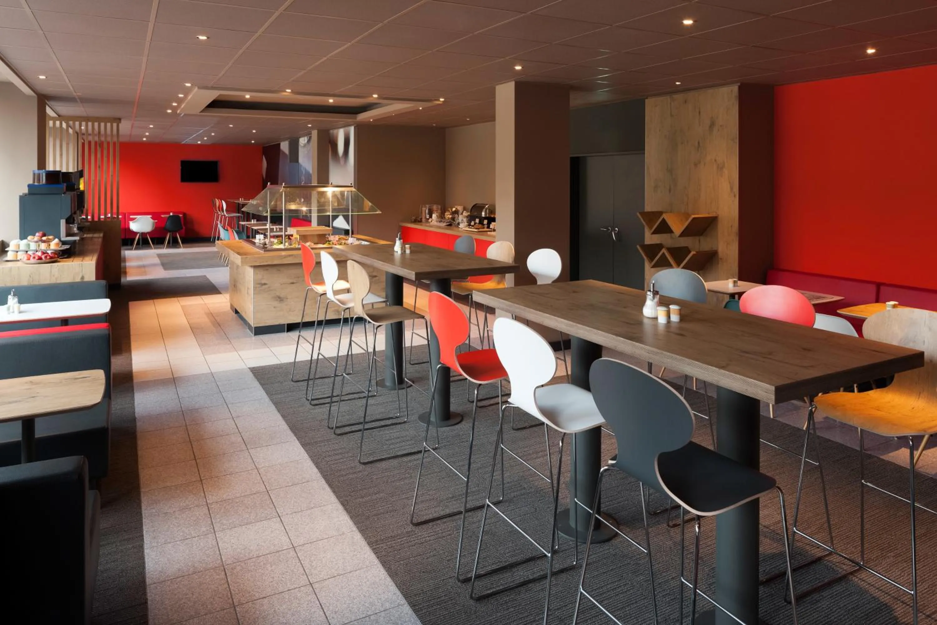 Buffet breakfast in ibis Nürnberg Hauptbahnhof