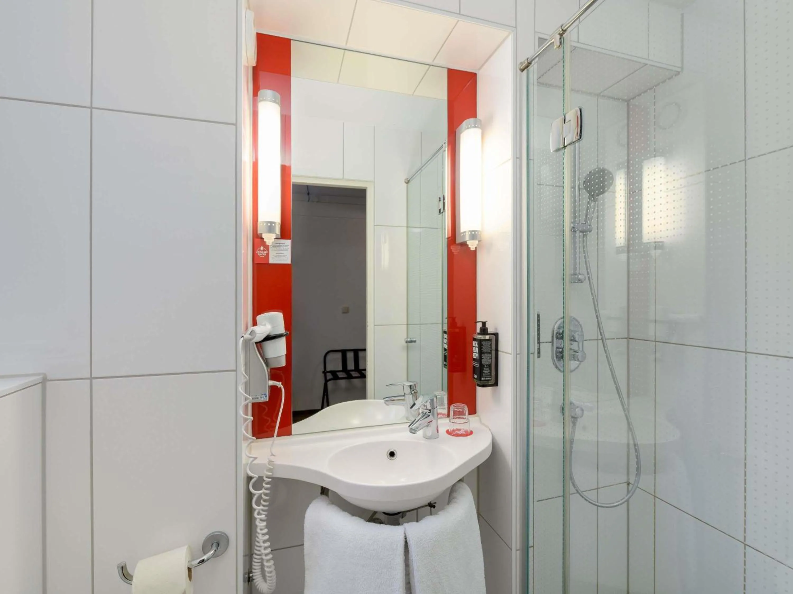 Shower in ibis Nürnberg Hauptbahnhof