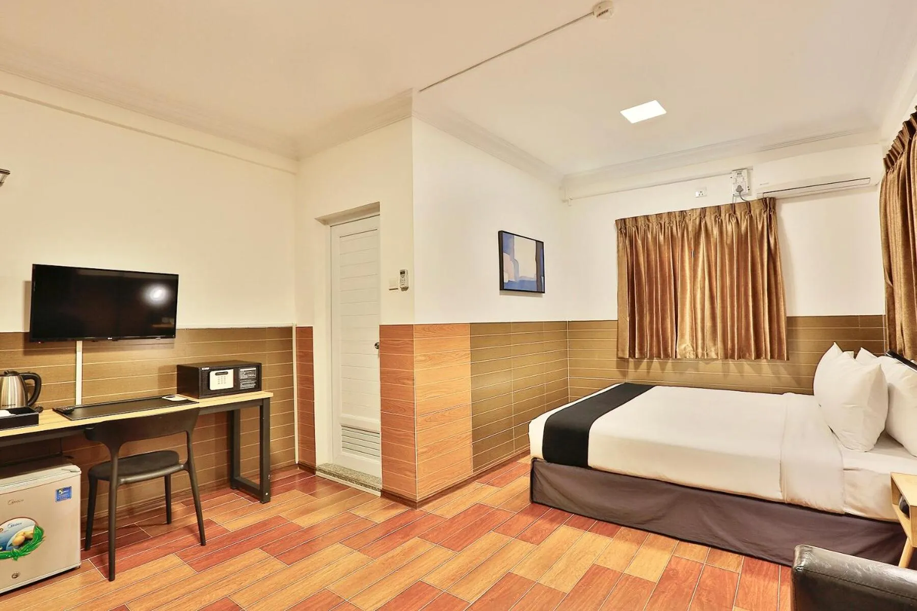 Bedroom, Bed in K.C Residence