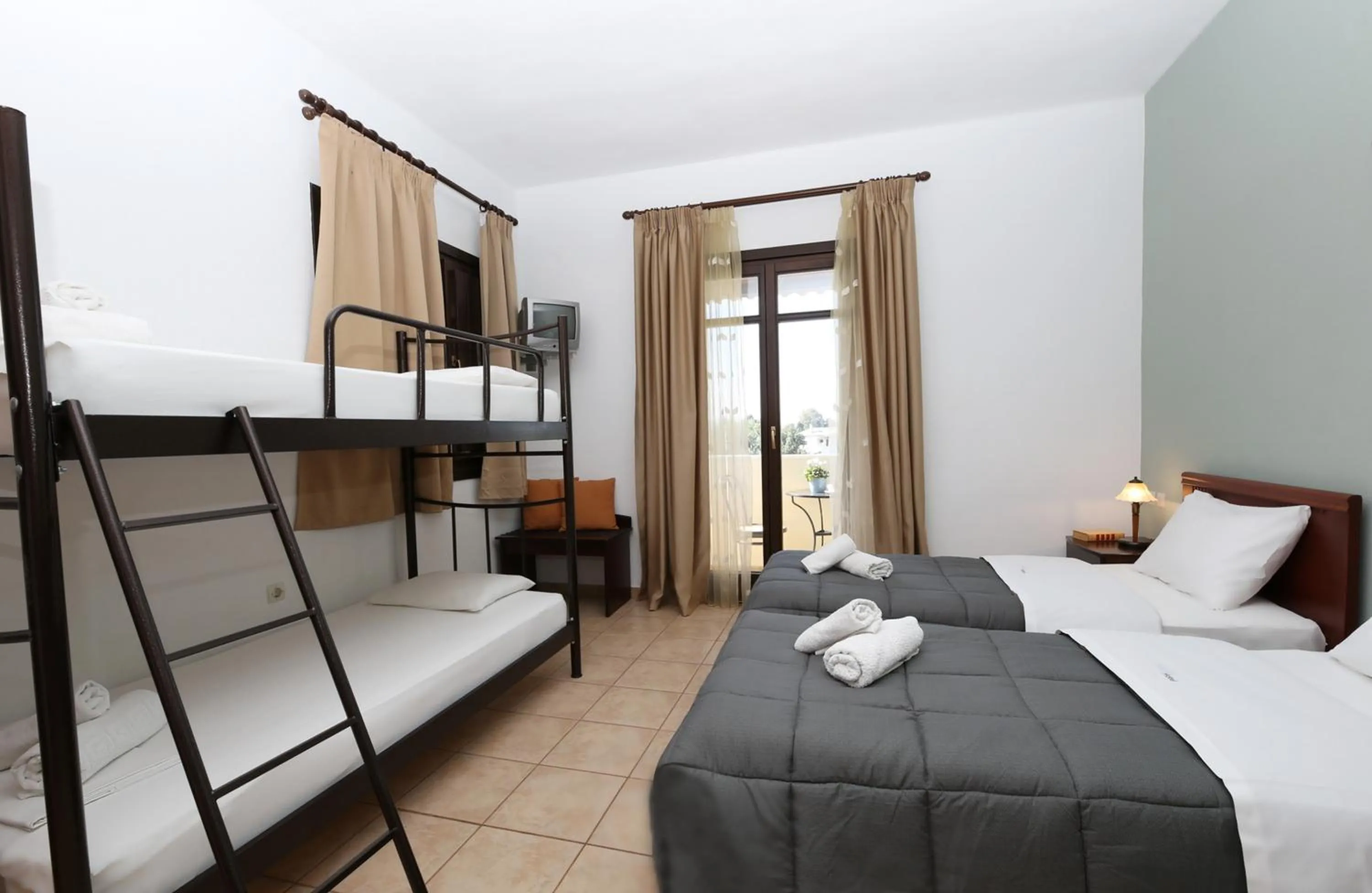 Bedroom, Bed in Palirria Hotel & Studios