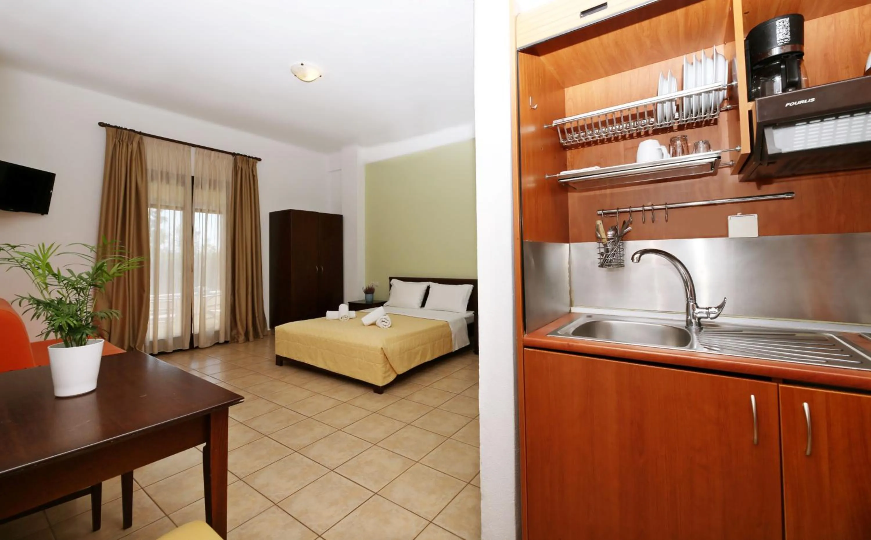 TV and multimedia, Bed in Palirria Hotel & Studios
