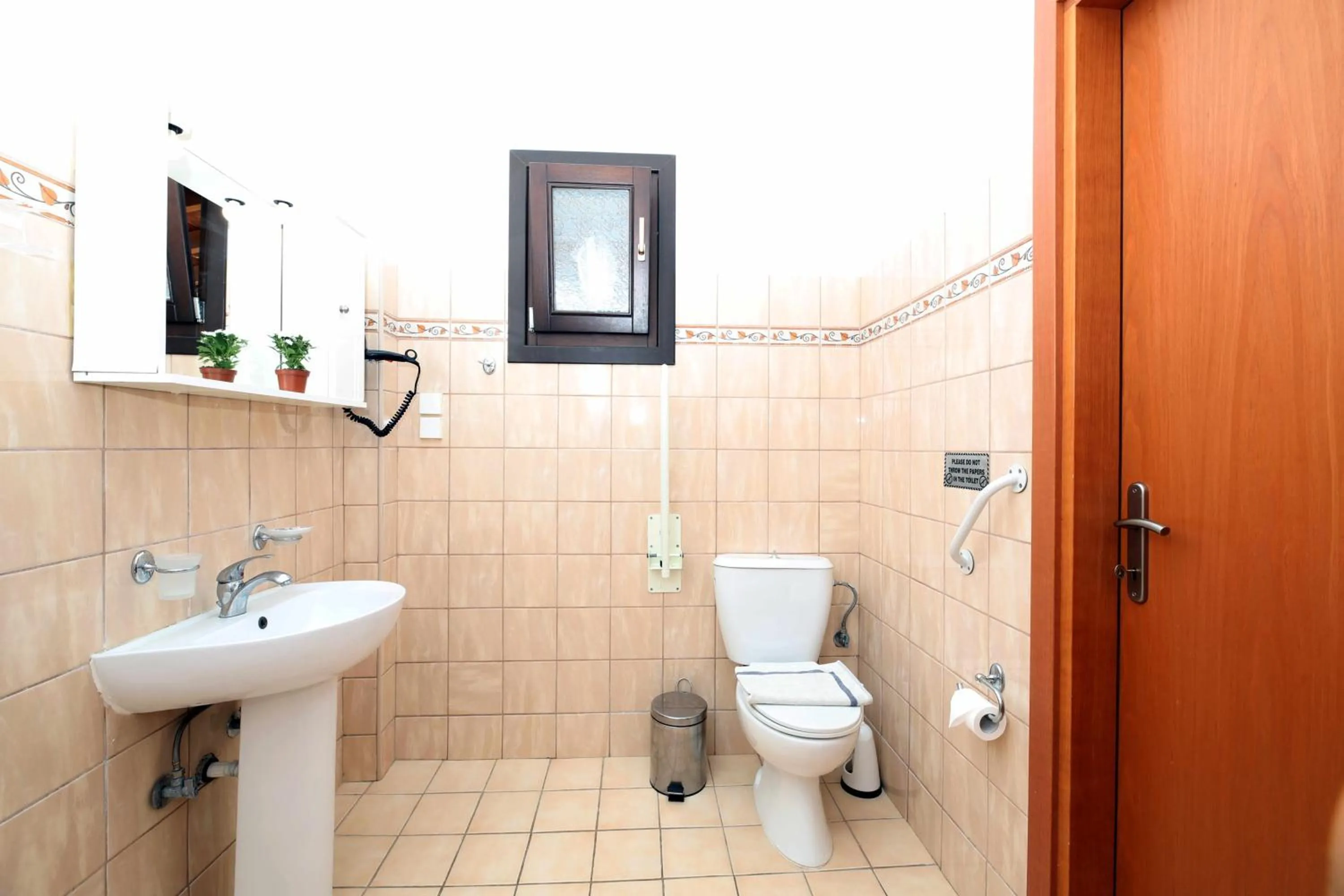 Shower in Palirria Hotel & Studios