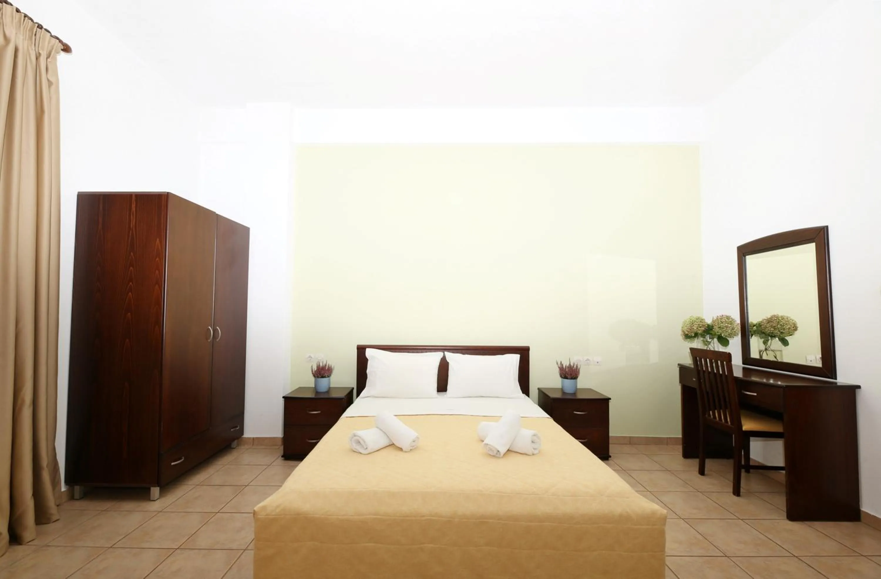 Bedroom, Bed in Palirria Hotel & Studios