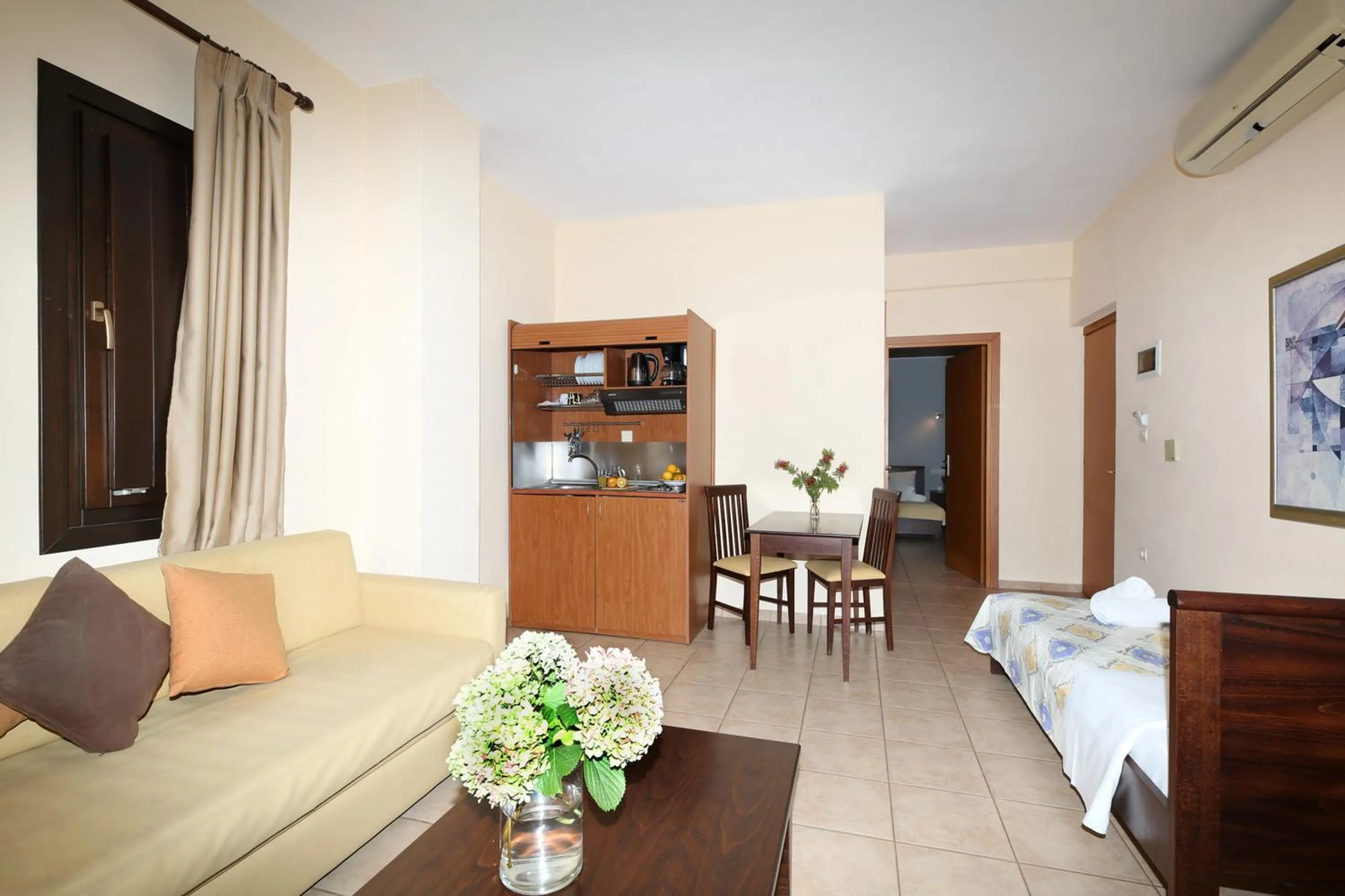 Bedroom, Bed in Palirria Hotel & Studios