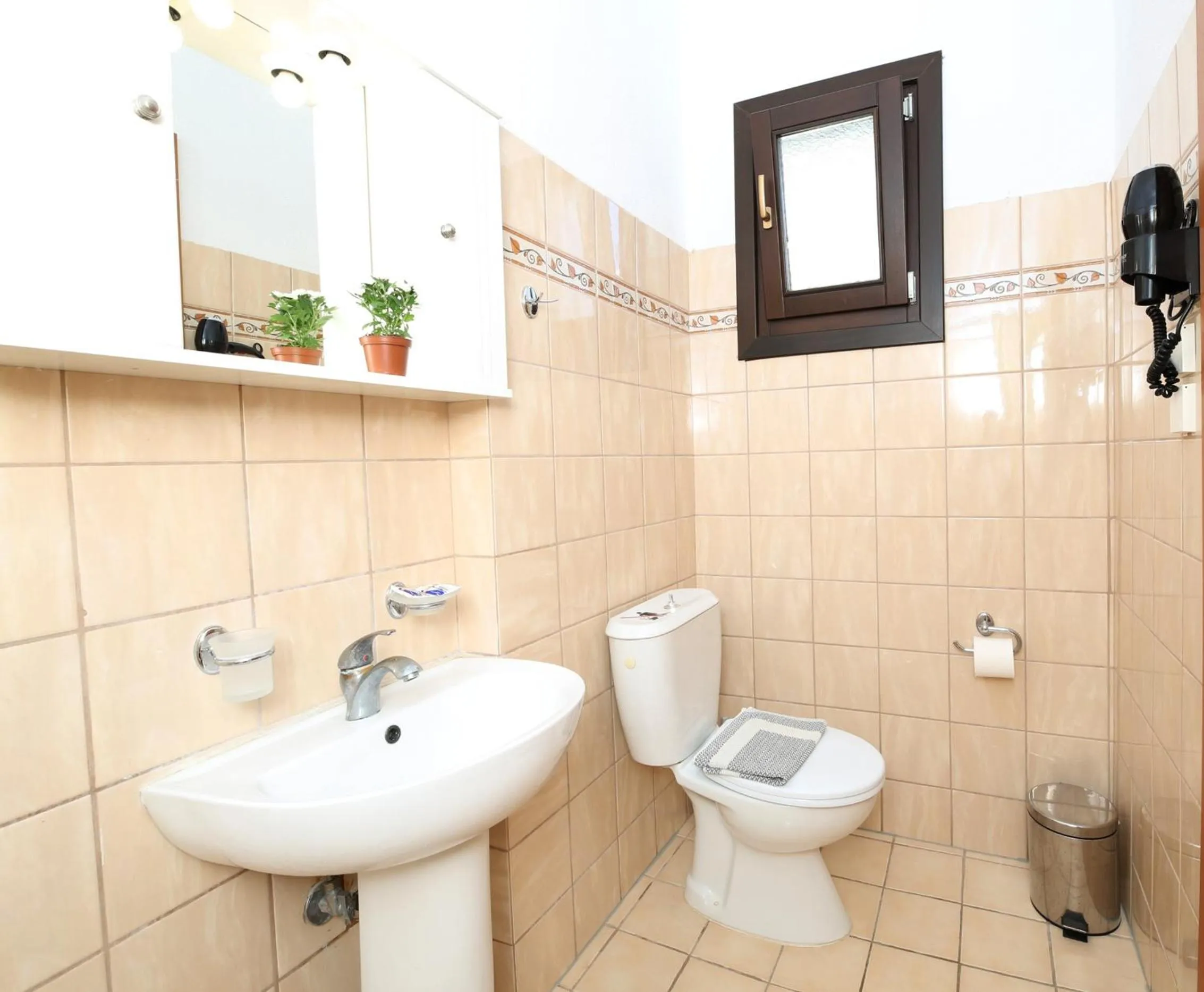 Shower in Palirria Hotel & Studios