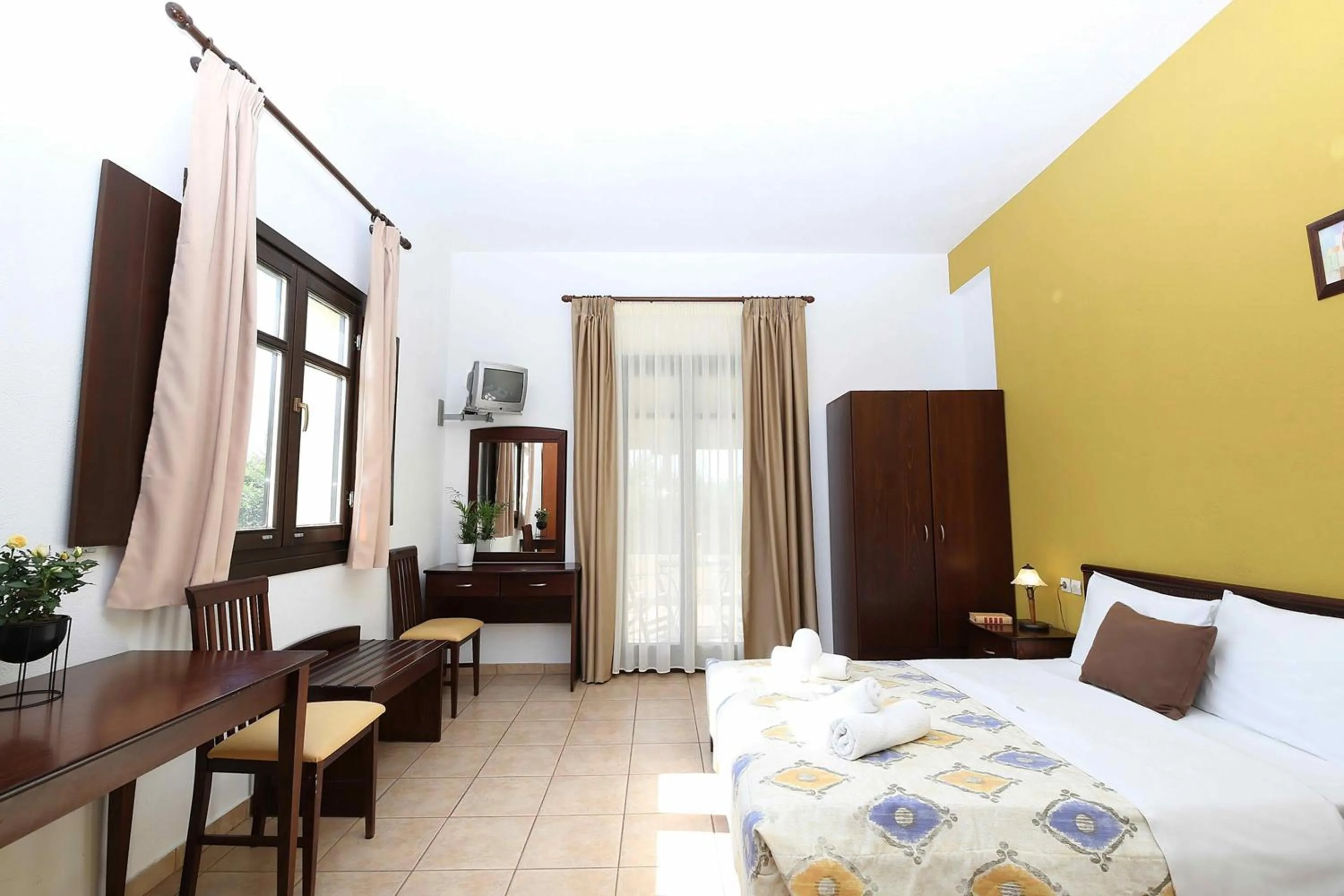 Bed in Palirria Hotel & Studios