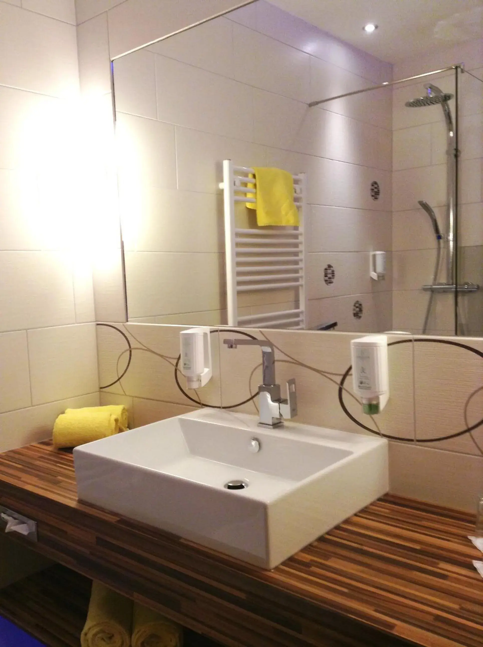 Deluxe Double Room with River View - single occupancy in Riverresort Donauschlinge Deluxe Double Room with River View - single occupancy in Riverresort Donauschlinge