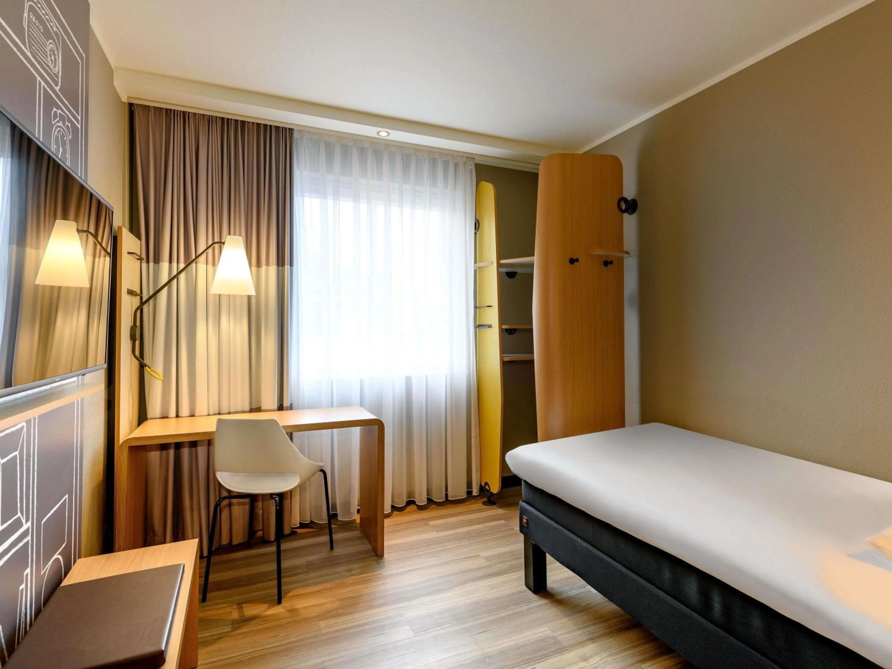 Bedroom, Bed in ibis Mainz City