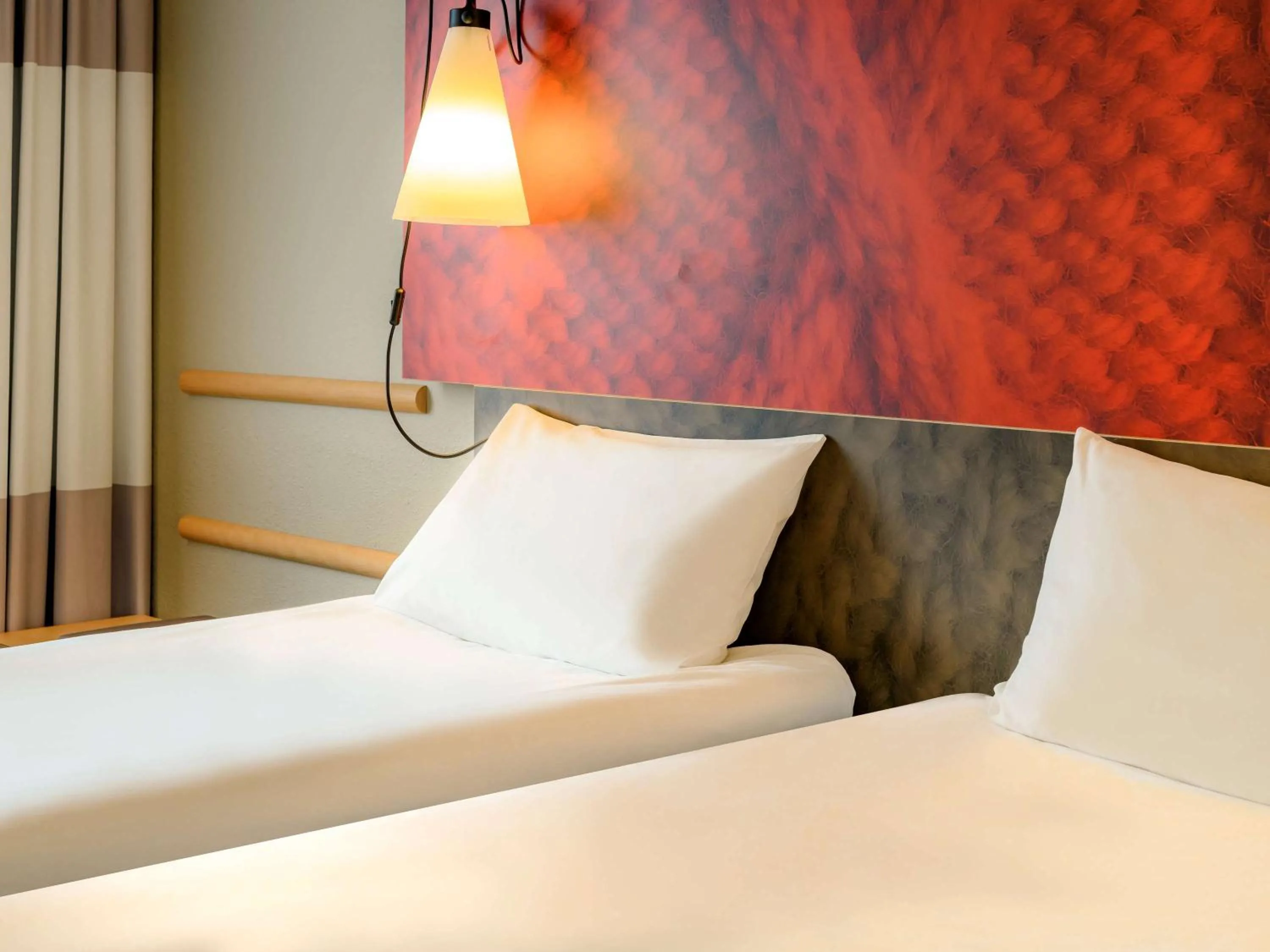 Photo of the whole room, Bed in ibis Mainz City