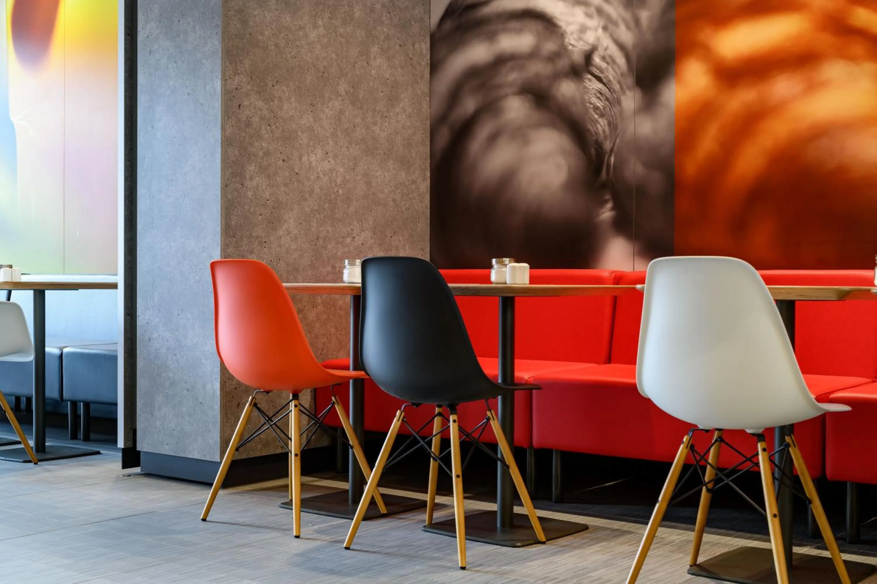 Dining area in ibis Mainz City