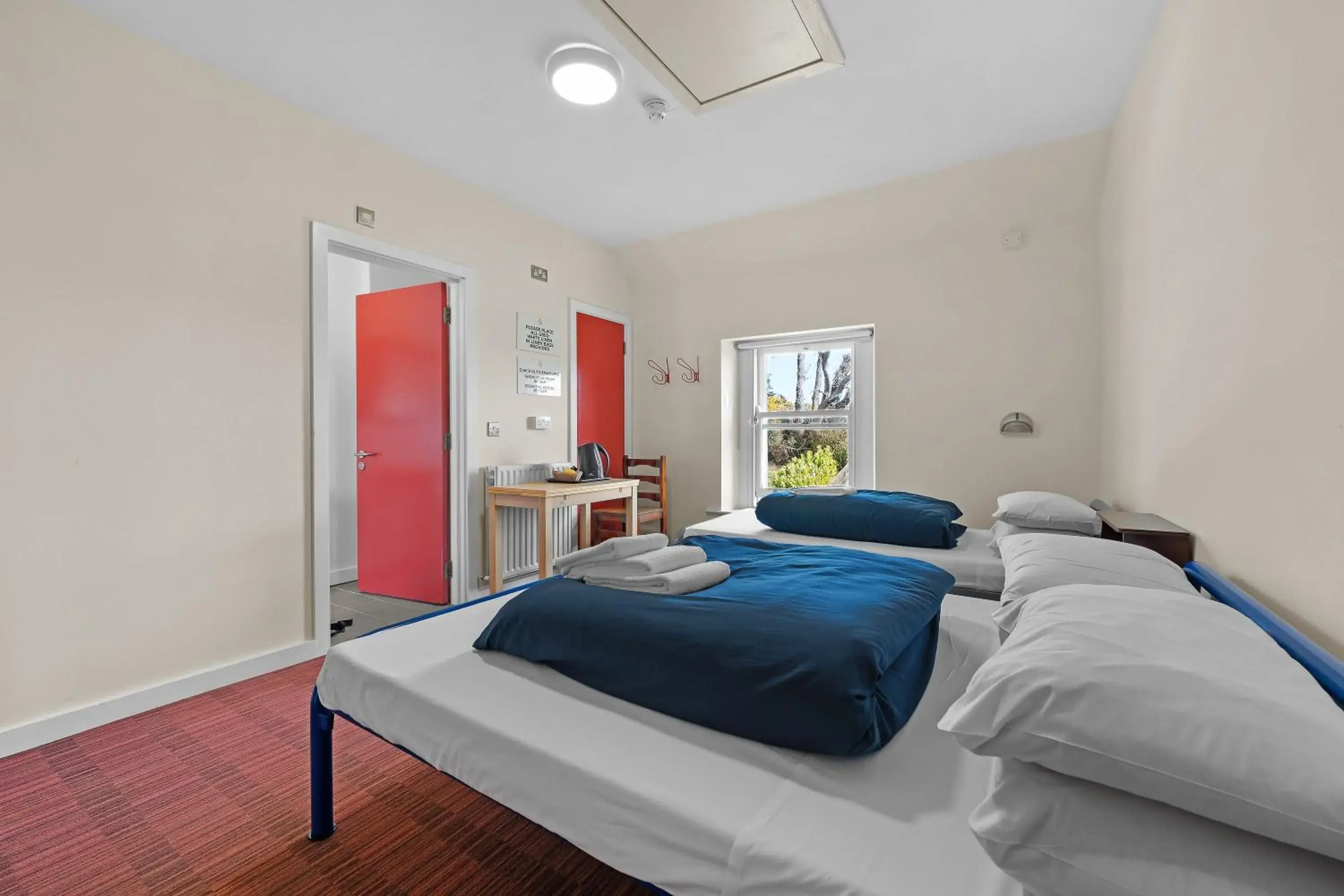 Twin Room in Knockree Hostel Twin Room in Knockree Hostel