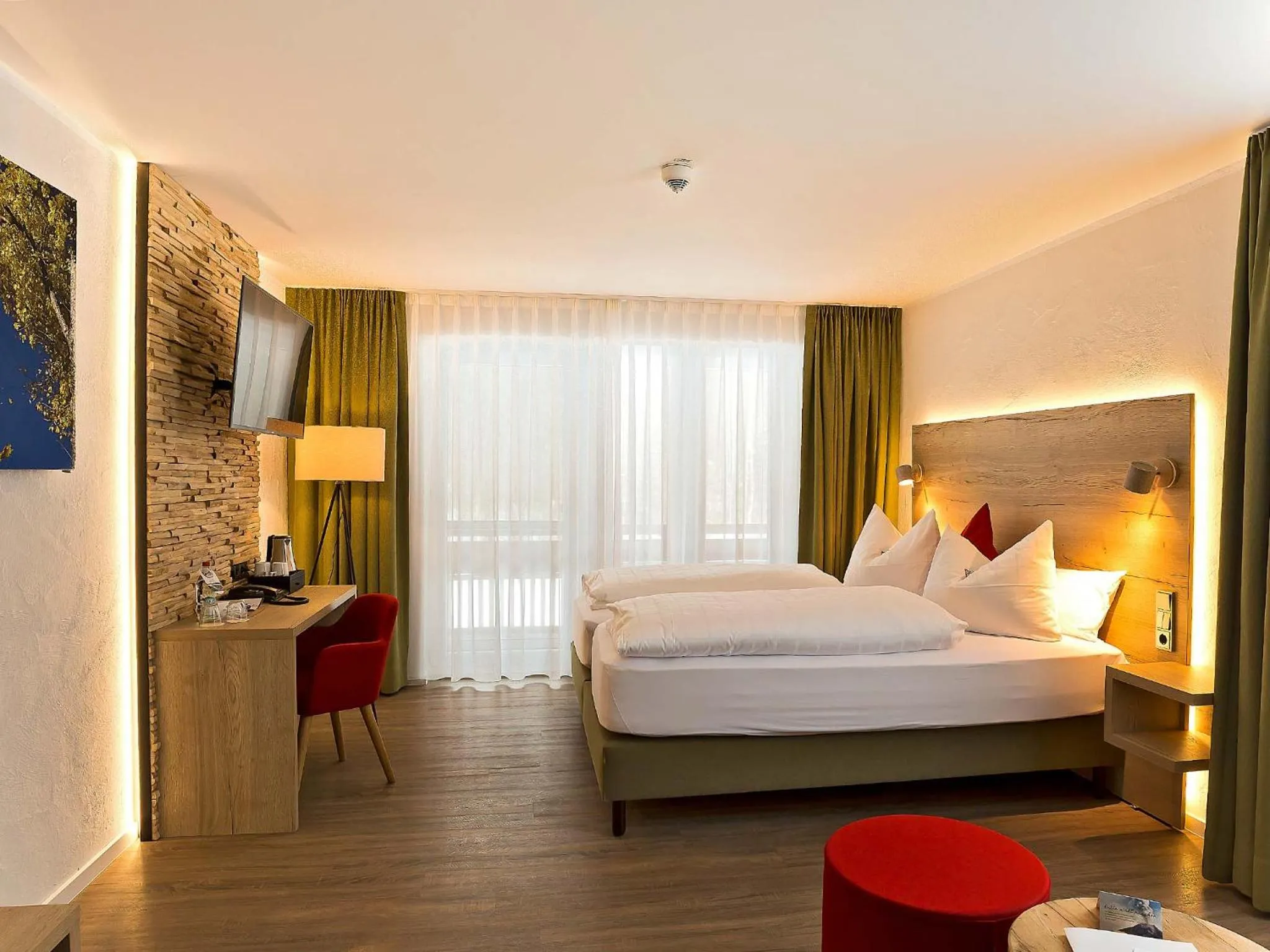 Photo of the whole room, Bed in Elements Hotel Christlessee