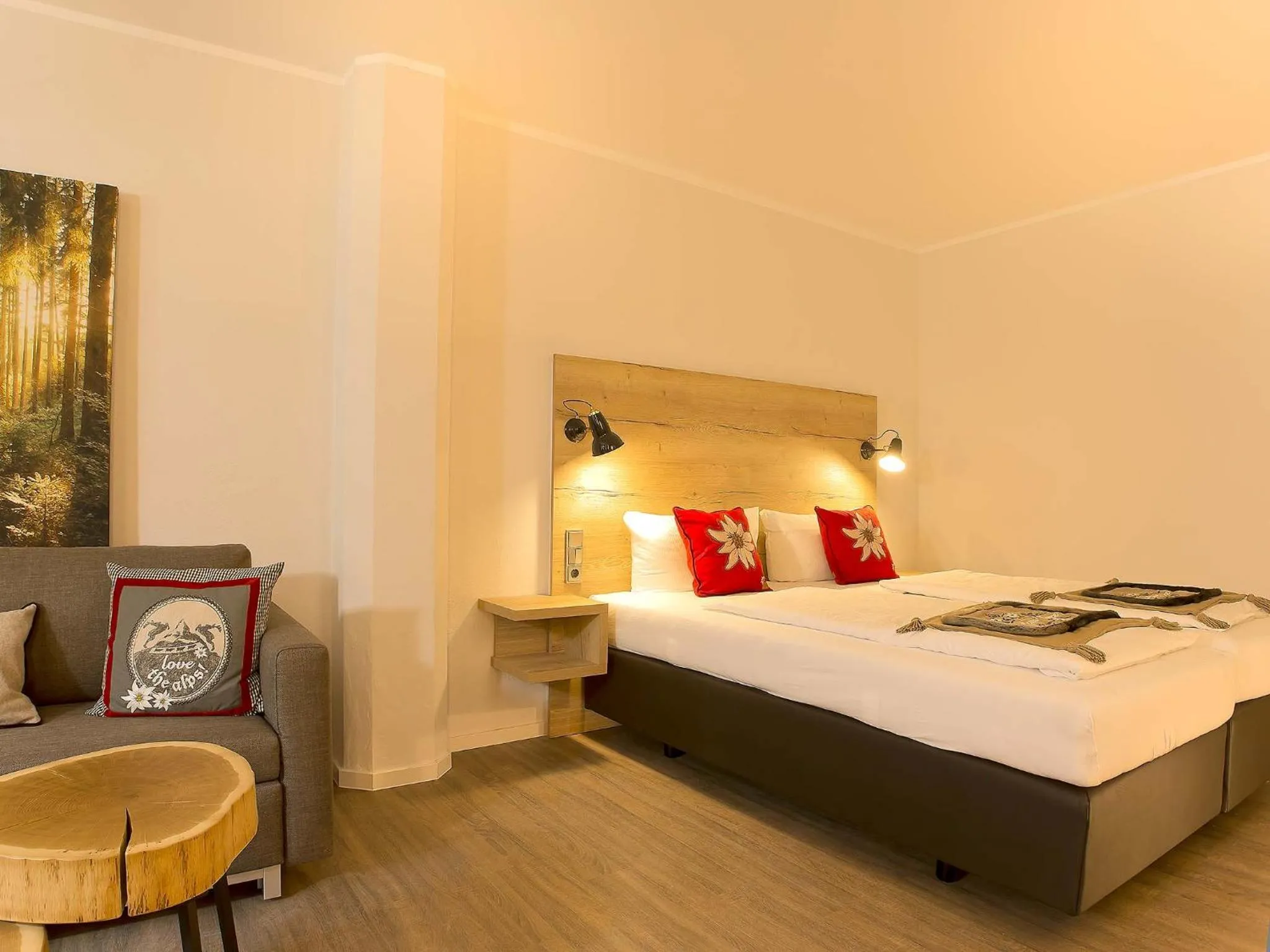 Photo of the whole room, Bed in Elements Hotel Christlessee