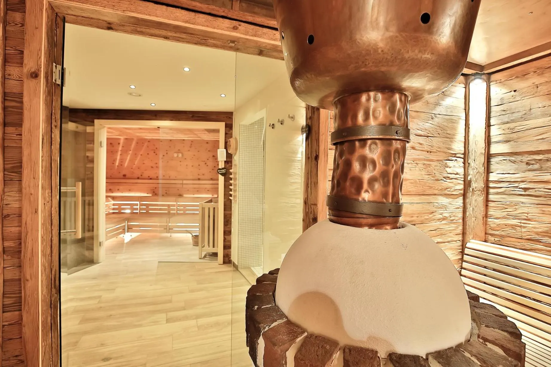 Shower in Elements Hotel Christlessee