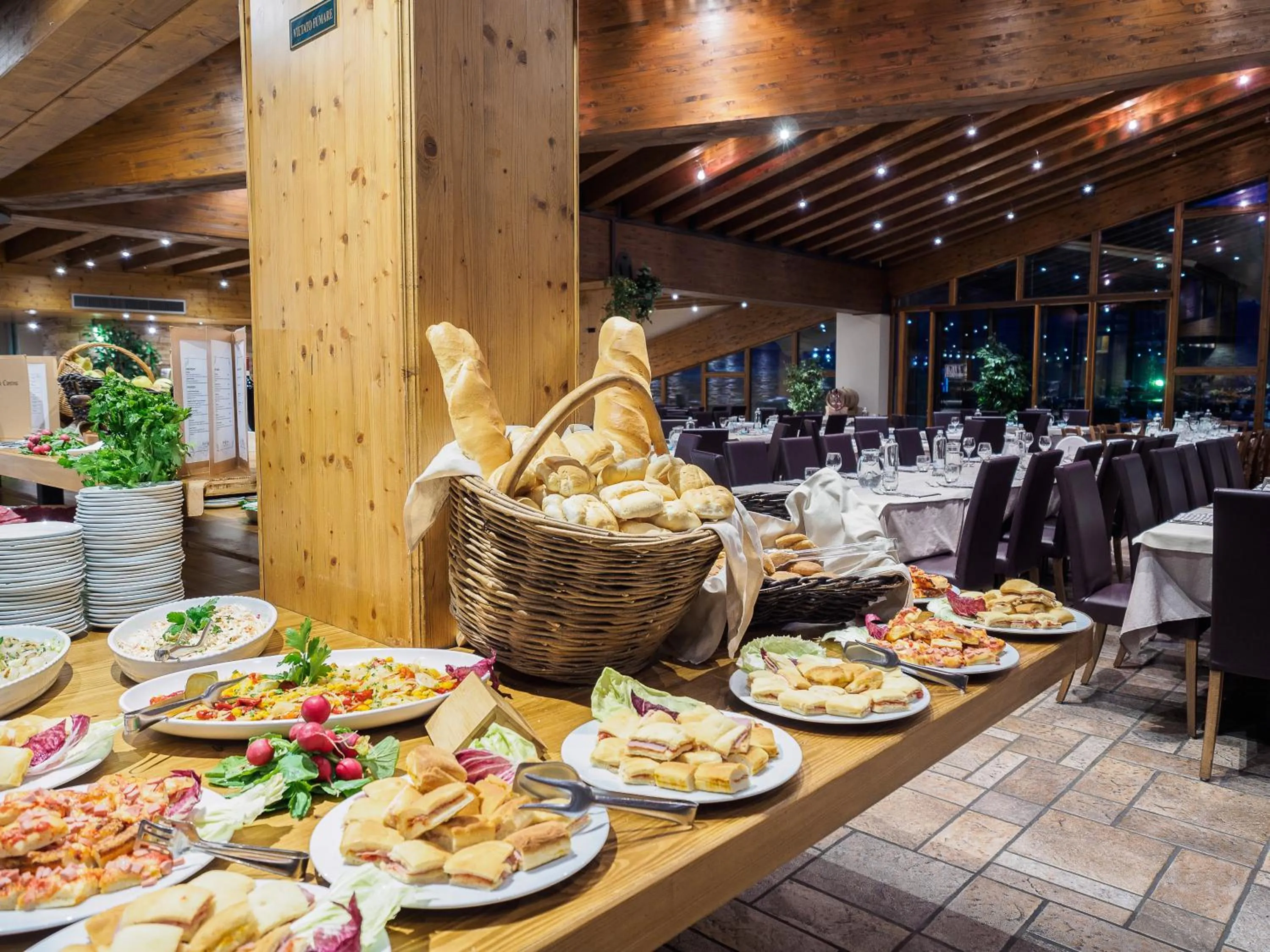 Restaurant/places to eat in Hotel Piandineve