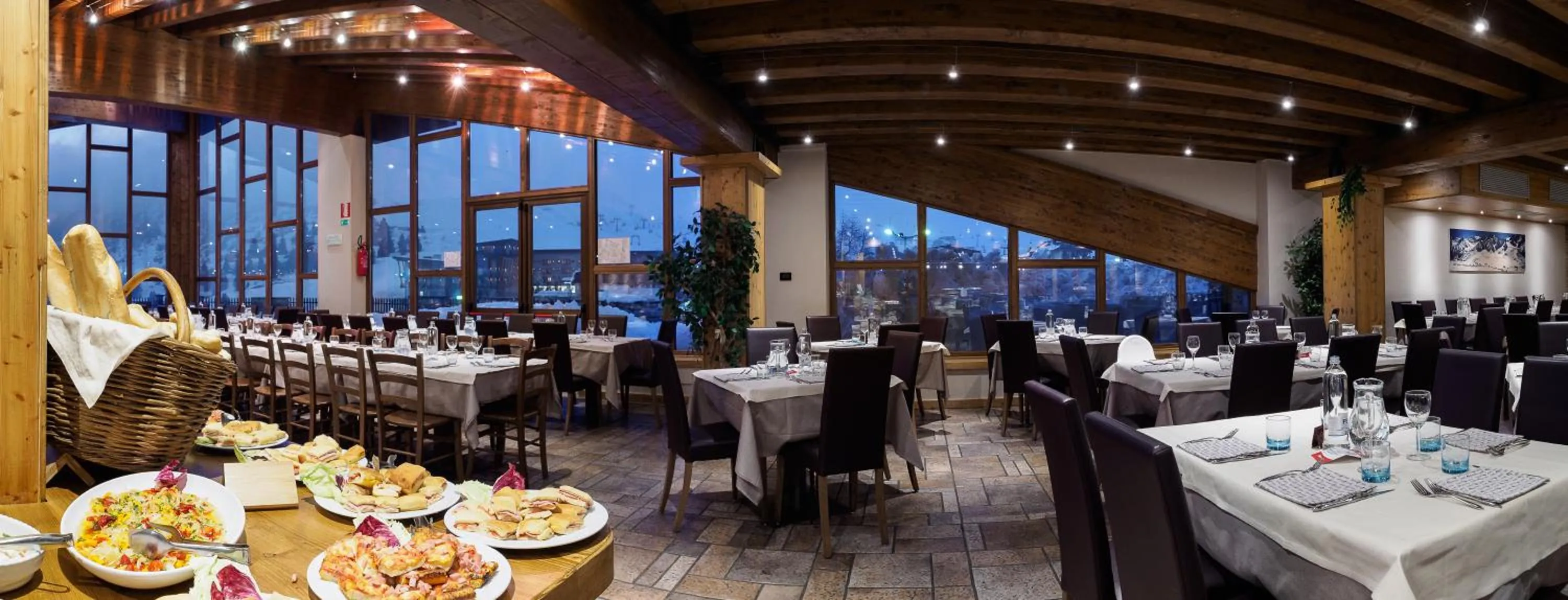 Restaurant/places to eat in Hotel Piandineve