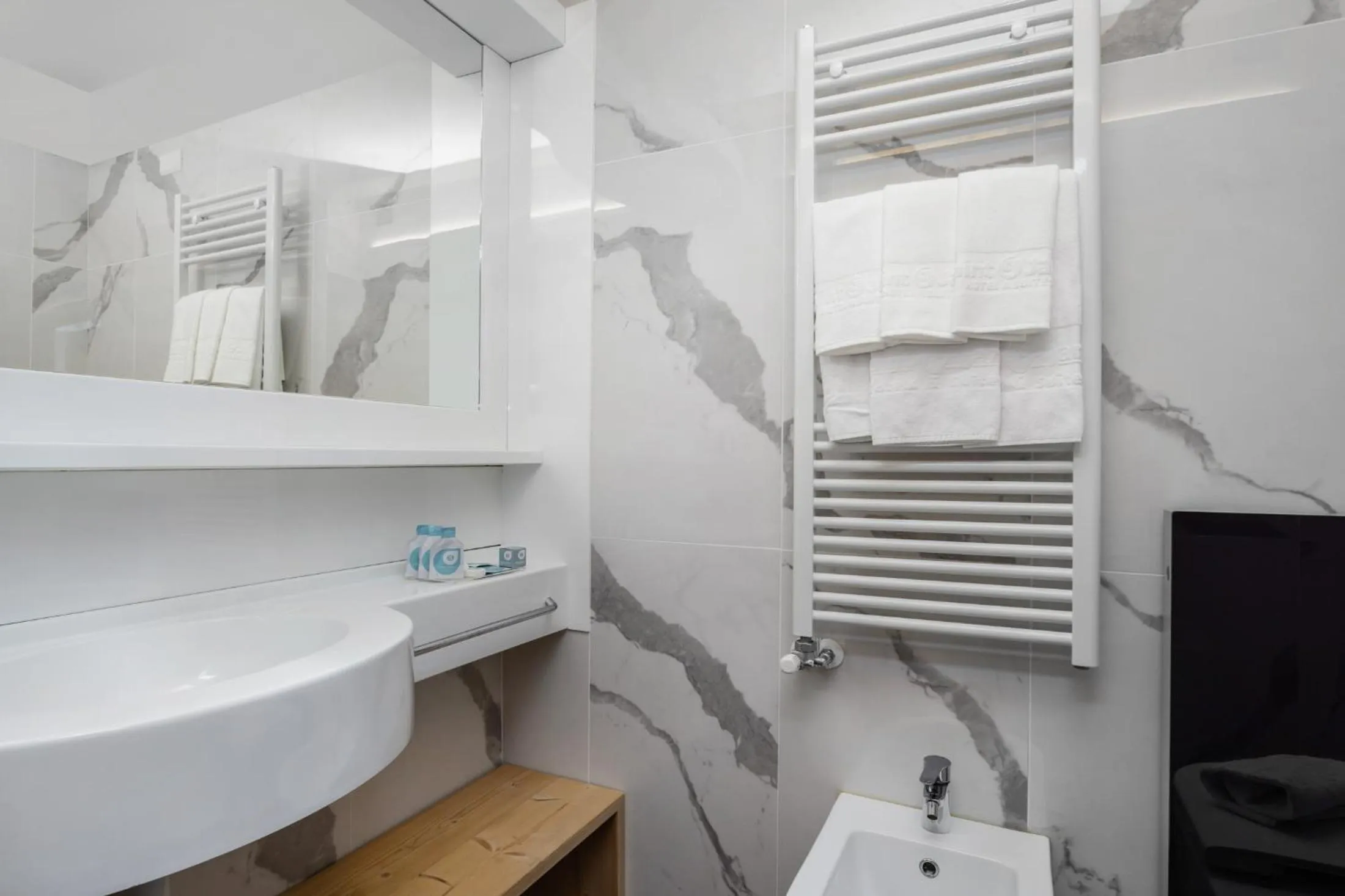 Bathroom in Hotel Piandineve