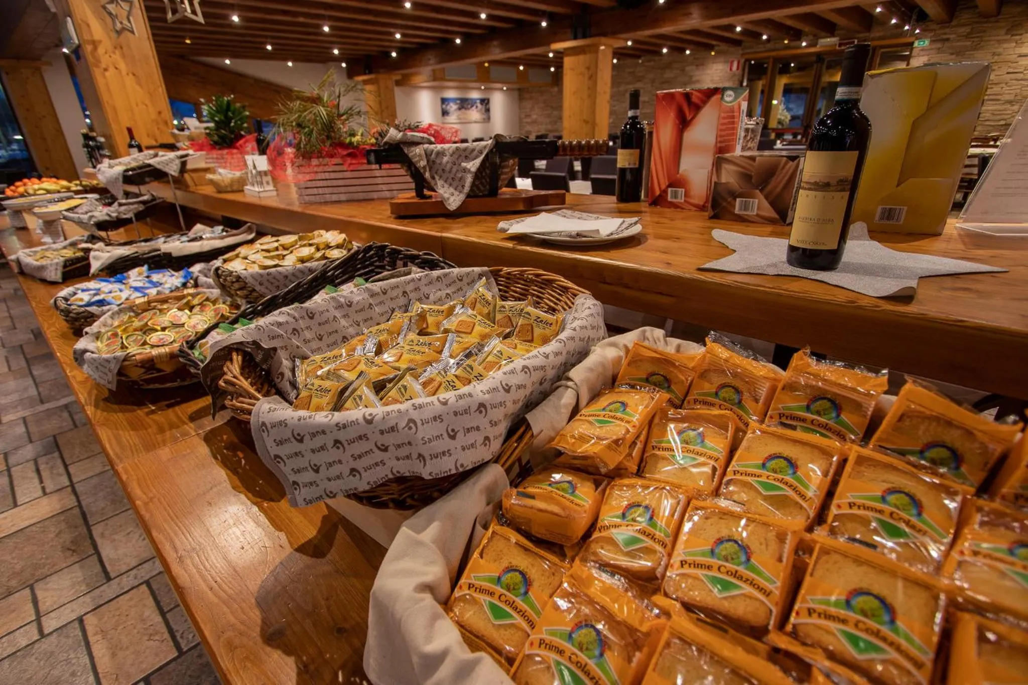 Buffet breakfast in Hotel Piandineve