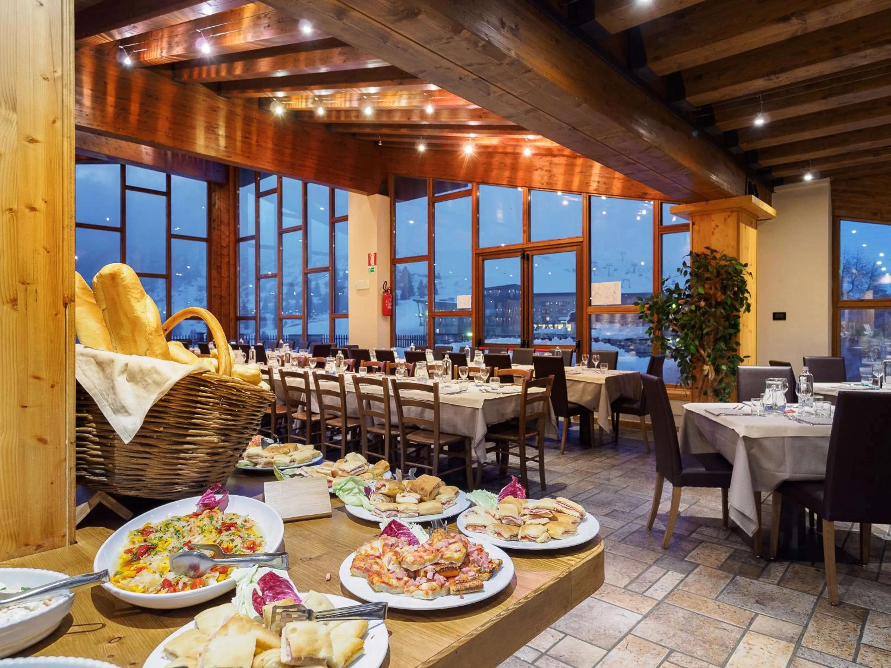 Restaurant/places to eat in Hotel Piandineve