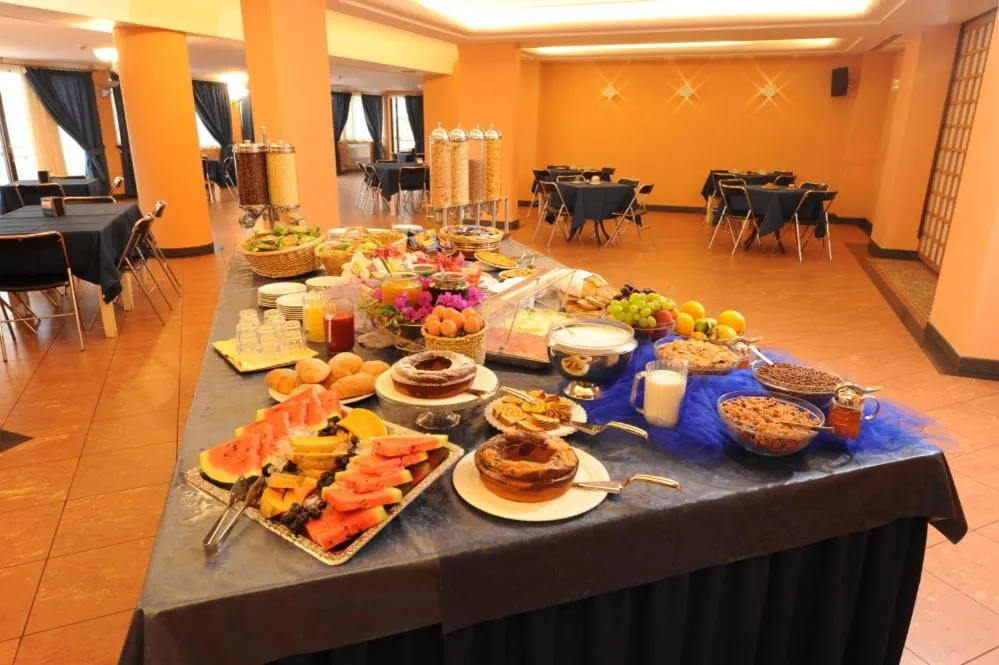 Restaurant/places to eat in Hotel Talao